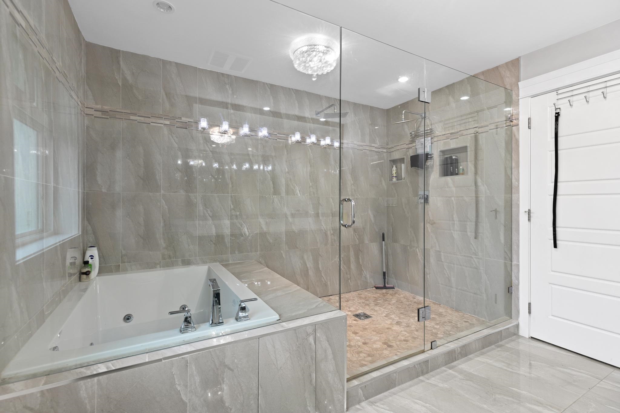 B-3436 HEADWATER PLACE, Abbotsford, British Columbia, 8 Bedrooms Bedrooms, ,6 BathroomsBathrooms,Residential Detached,For Sale,R2787990