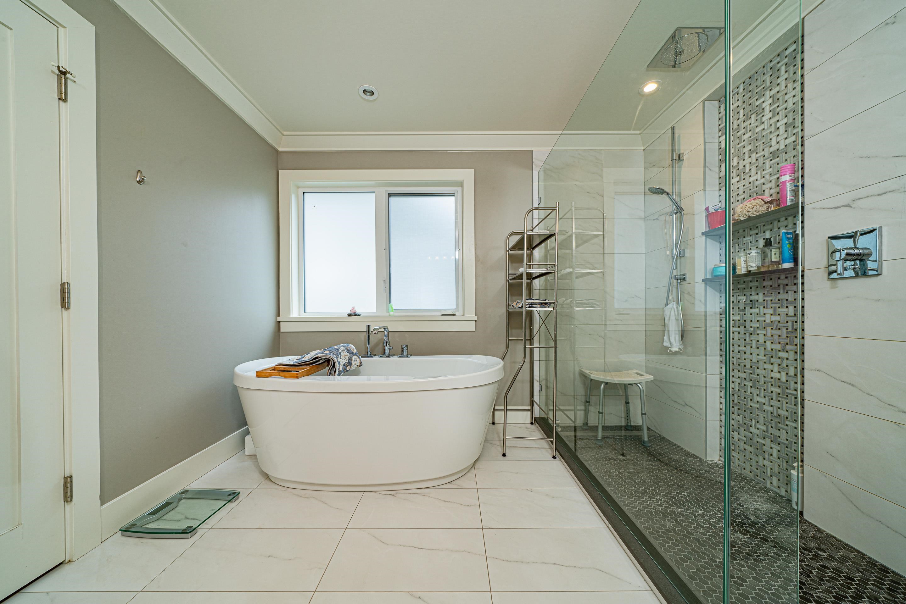3853 WKING EDWARD AVENUE, Vancouver, British Columbia, 5 Bedrooms Bedrooms, ,6 BathroomsBathrooms,Residential Detached,For Sale,R2788837