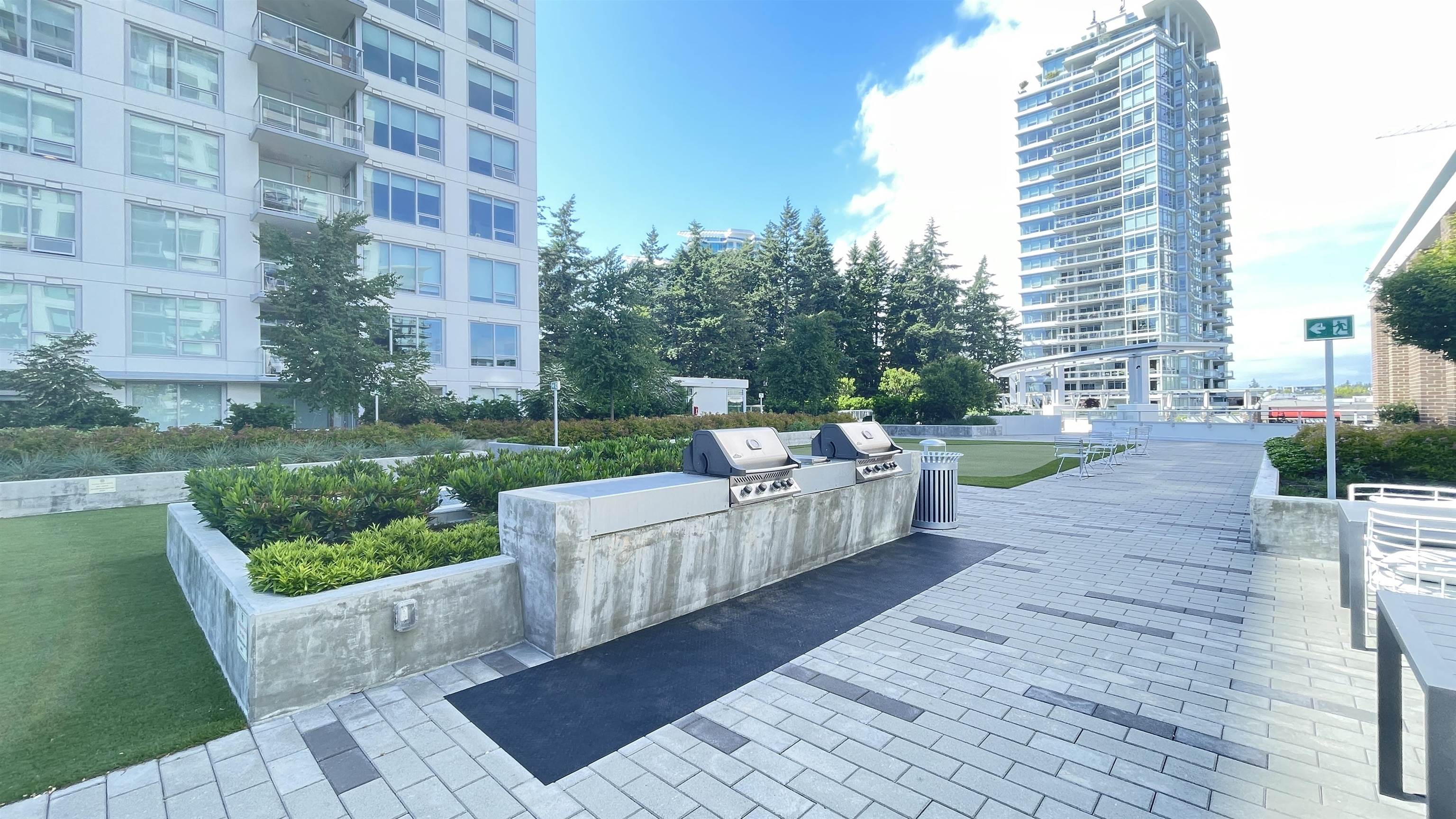 Michael Sung, 803-15165 THRIFT AVENUE, White Rock, British Columbia, 1 Bedroom, 1 Bathroom, Residential Attached,For Sale ,R2788864