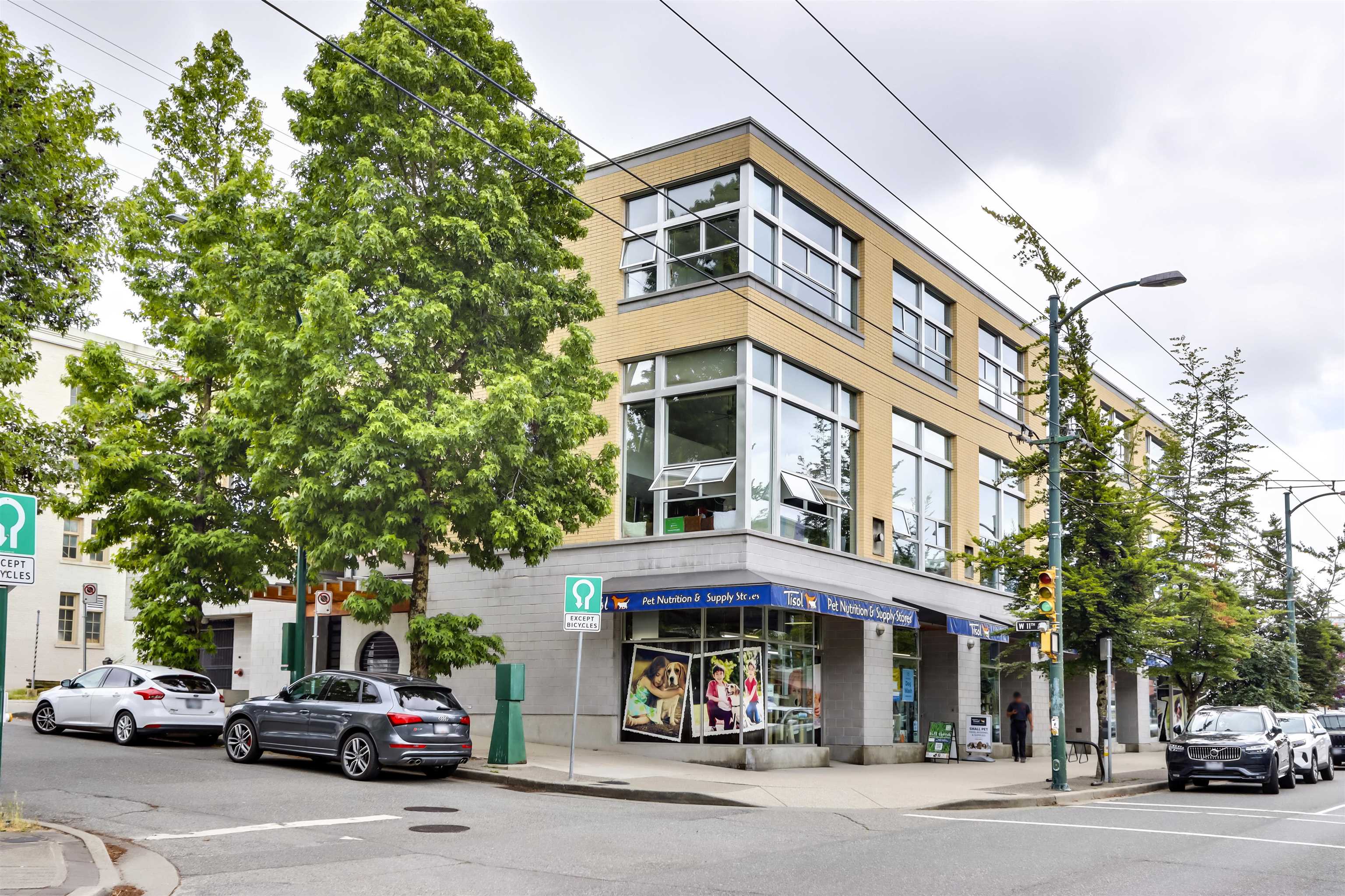 Kitsilano Apartment/Condo for sale:  2 bedroom 912 sq.ft. (Listed 2023-06-15)