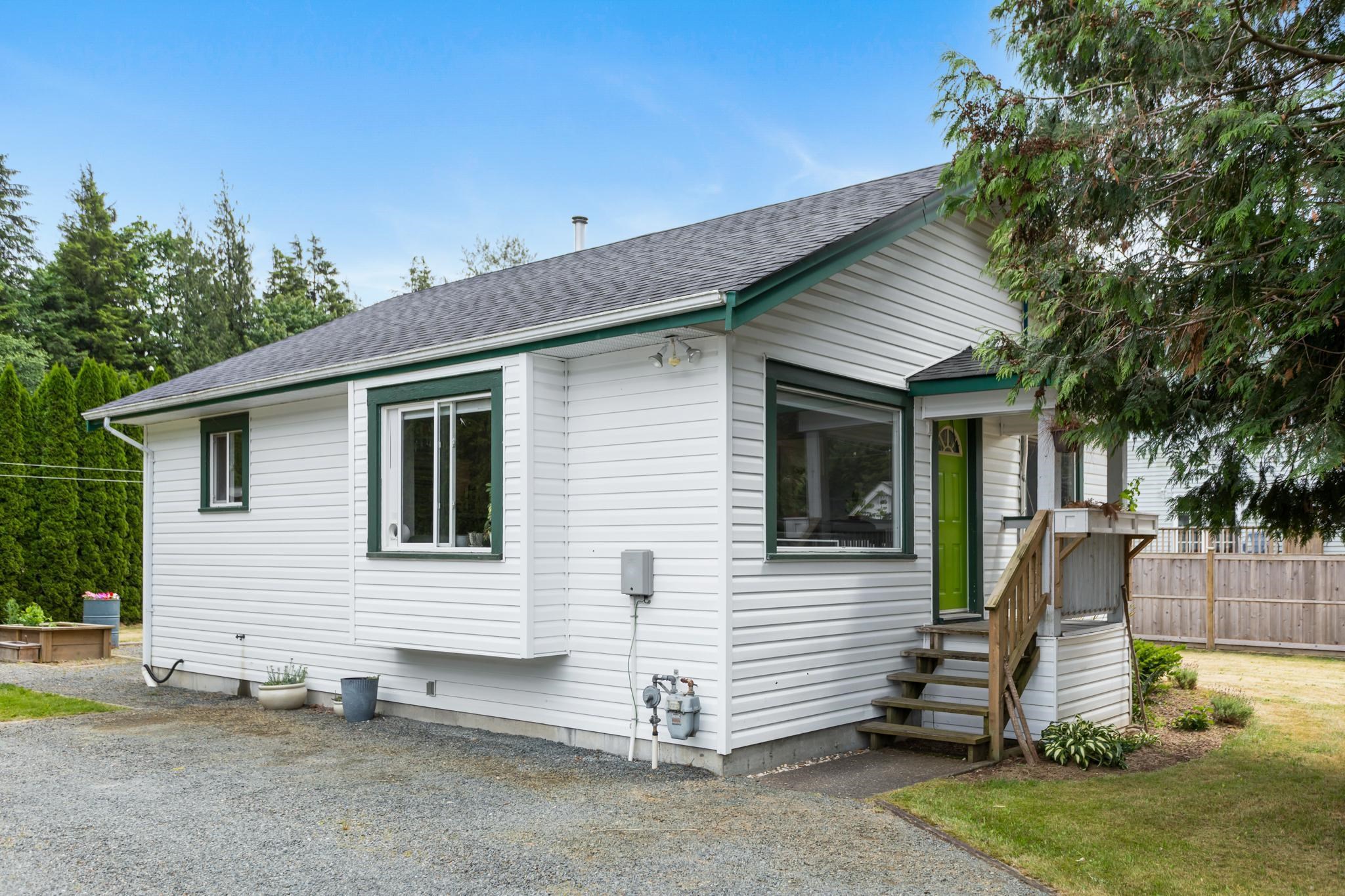 Harrison Hot Springs House/Single Family for sale:  2 bedroom 821 sq.ft. (Listed 2023-06-16)