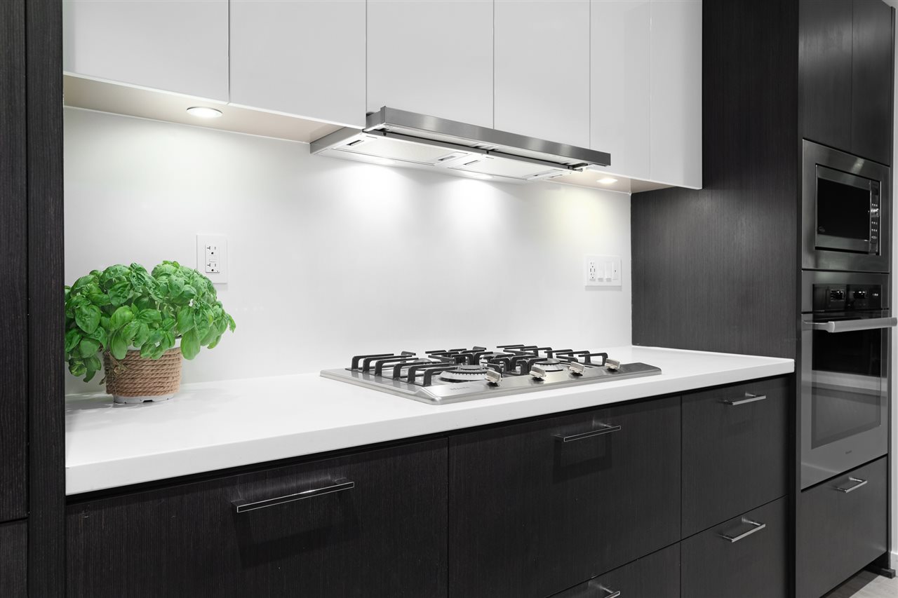 Michael Sung, 202-768 ARTHUR ERICKSON PLACE, West Vancouver, British Columbia, 2 Bedrooms, 2 Bathrooms, Residential Attached,For Sale ,R2790023