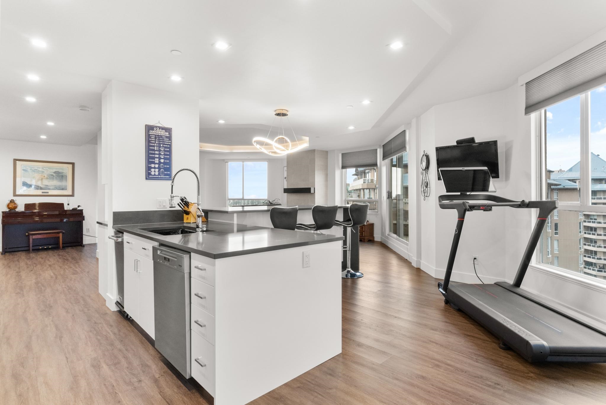 1903-1185 QUAYSIDE DRIVE, New Westminster, British Columbia Apartment/Condo, 3 Bedrooms, 2 Bathrooms, Residential Attached,For Sale, MLS-R2791579, Richmond Condo for Sale