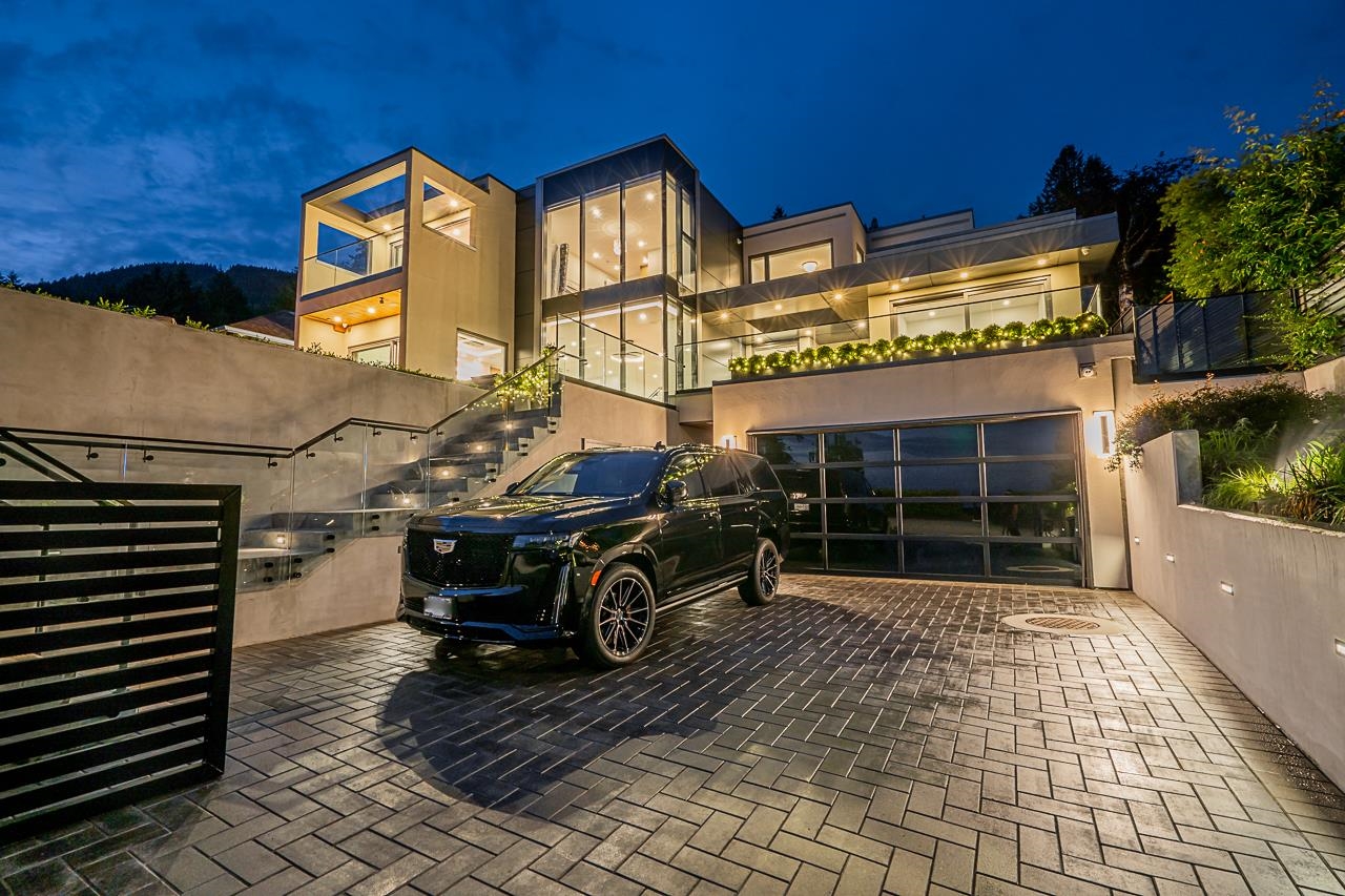 392 VENTURA CRESCENT, North Vancouver, British Columbia V7N 3G6, 7 Bedrooms Bedrooms, ,8 BathroomsBathrooms,Residential Detached,For Sale,R2791733