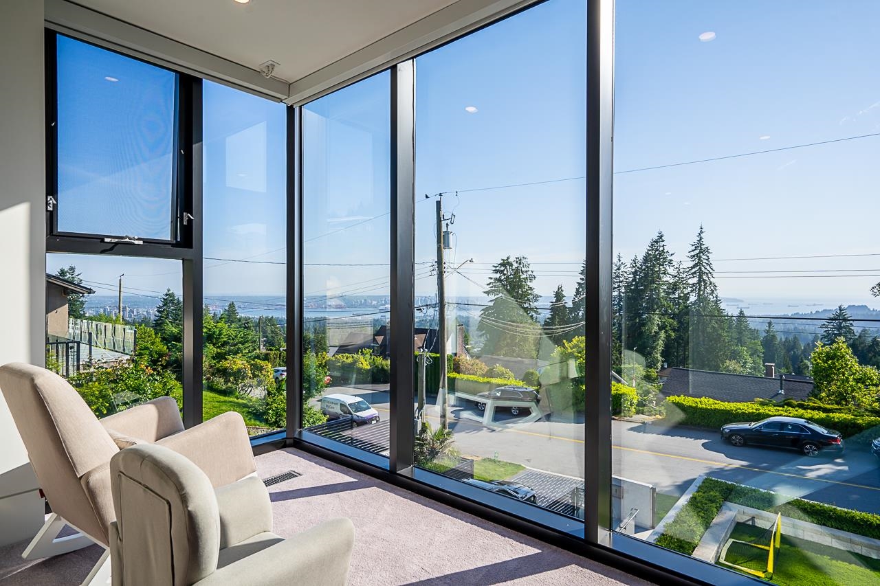 392 VENTURA CRESCENT, North Vancouver, British Columbia V7N 3G6, 7 Bedrooms Bedrooms, ,8 BathroomsBathrooms,Residential Detached,For Sale,R2791733