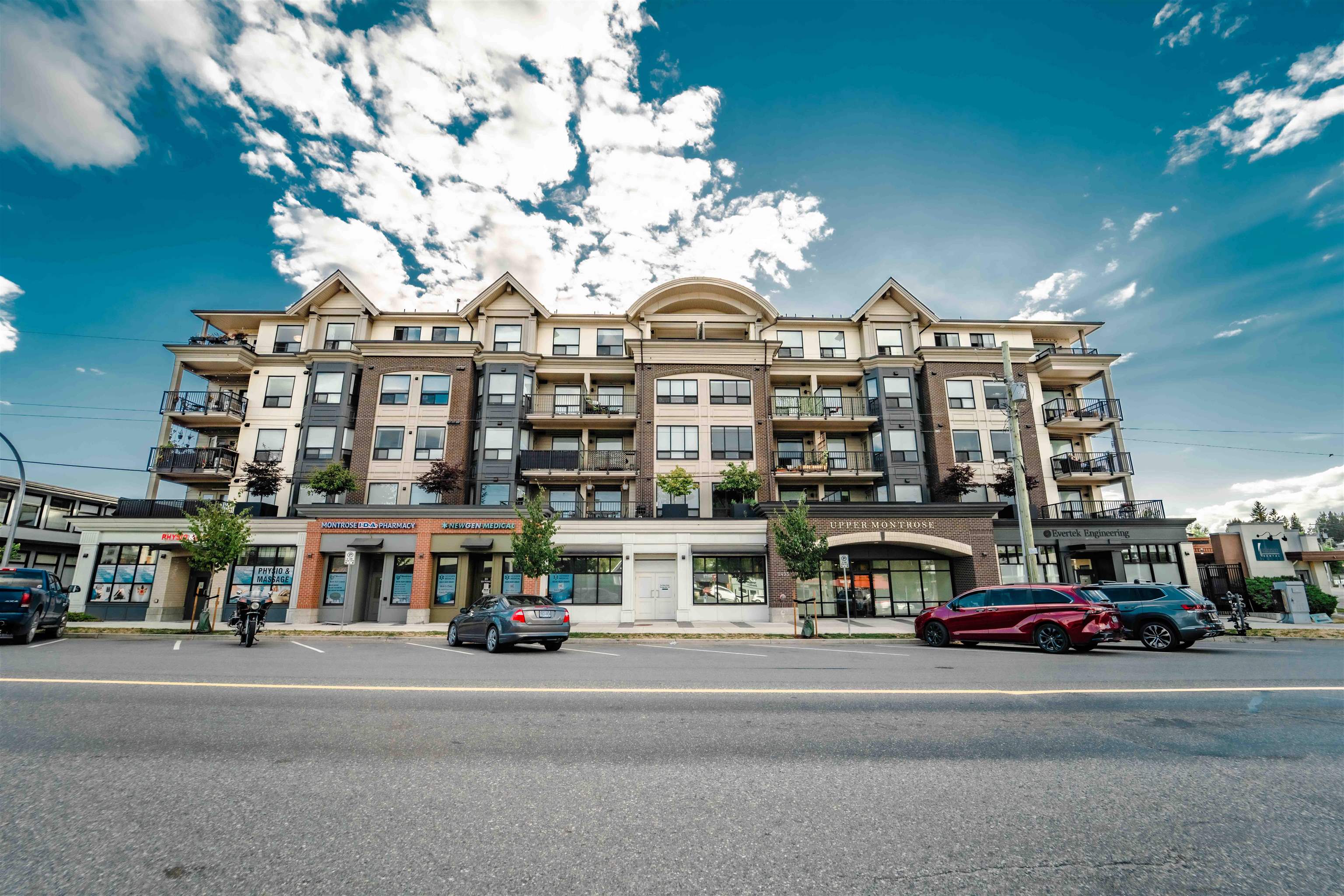 404-2493 MONTROSE AVENUE, Abbotsford, British Columbia Apartment/Condo, 1 Bedroom, 1 Bathroom, Residential Attached,For Sale, MLS-R2799161
