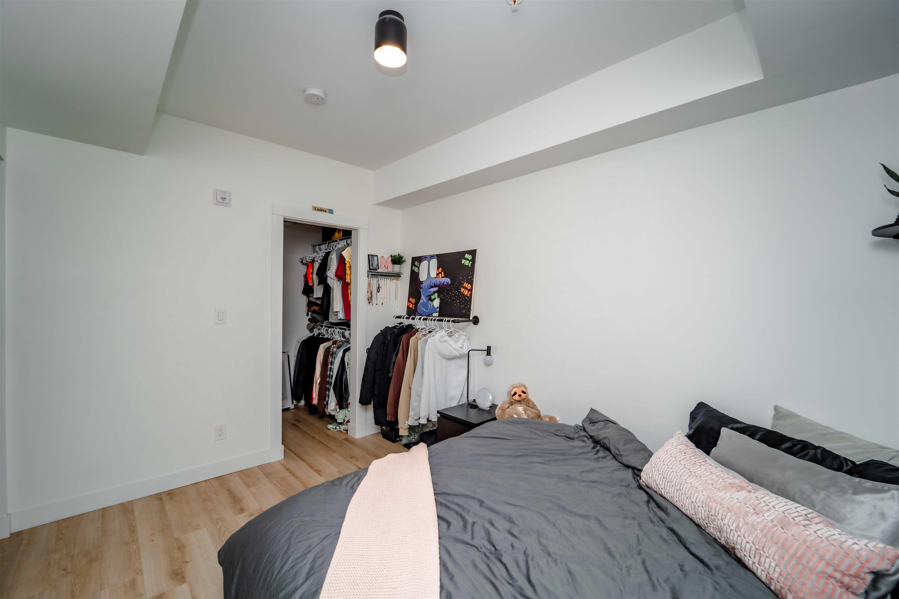 404-2493 MONTROSE AVENUE, Abbotsford, British Columbia Apartment/Condo, 1 Bedroom, 1 Bathroom, Residential Attached,For Sale, MLS-R2799161