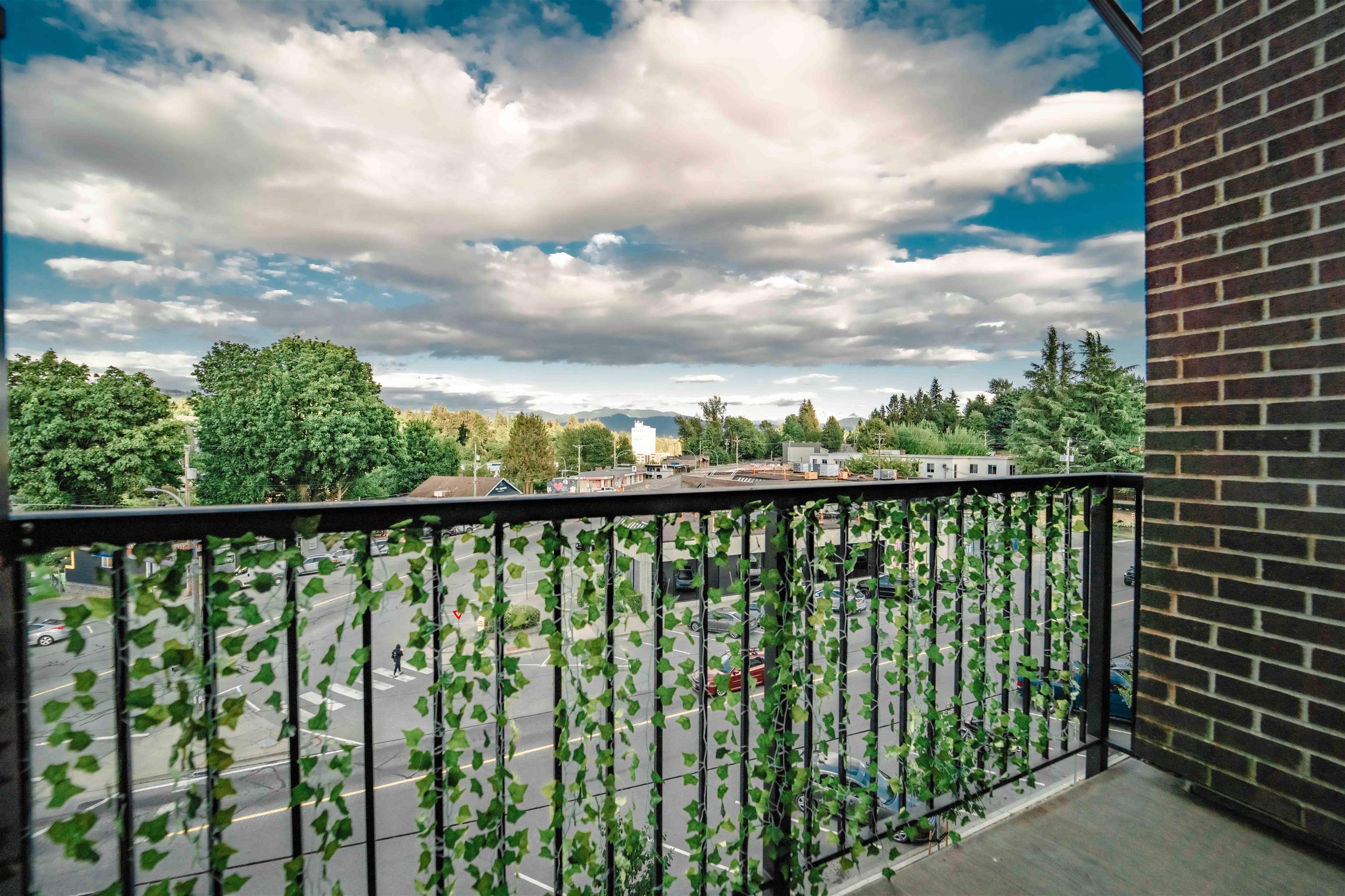 404-2493 MONTROSE AVENUE, Abbotsford, British Columbia Apartment/Condo, 1 Bedroom, 1 Bathroom, Residential Attached,For Sale, MLS-R2799161
