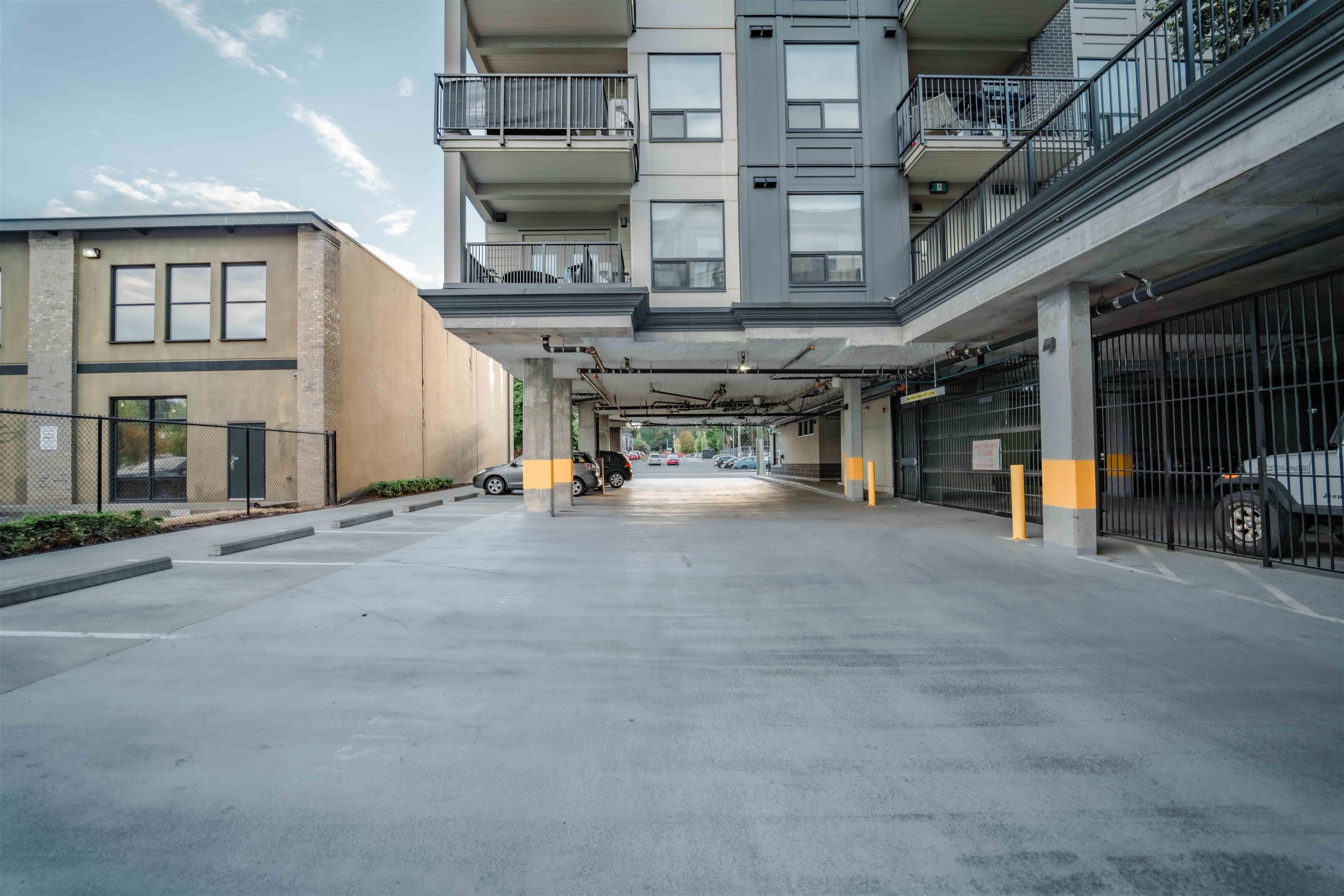 404-2493 MONTROSE AVENUE, Abbotsford, British Columbia Apartment/Condo, 1 Bedroom, 1 Bathroom, Residential Attached,For Sale, MLS-R2799161