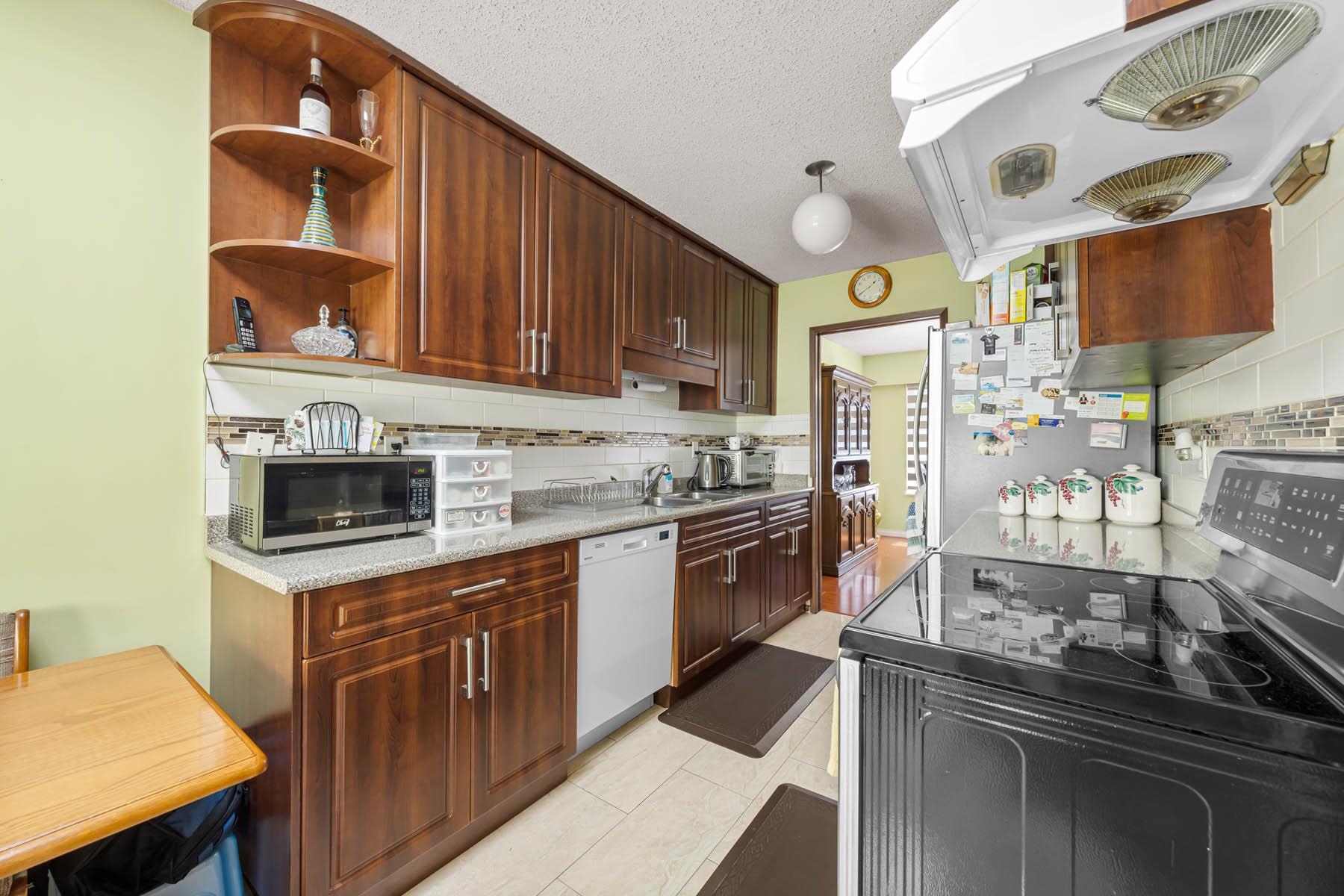 1047 E33RD AVENUE, Vancouver, British Columbia, 4 Bedrooms Bedrooms, ,3 BathroomsBathrooms,Residential Detached,For Sale,R2800144
