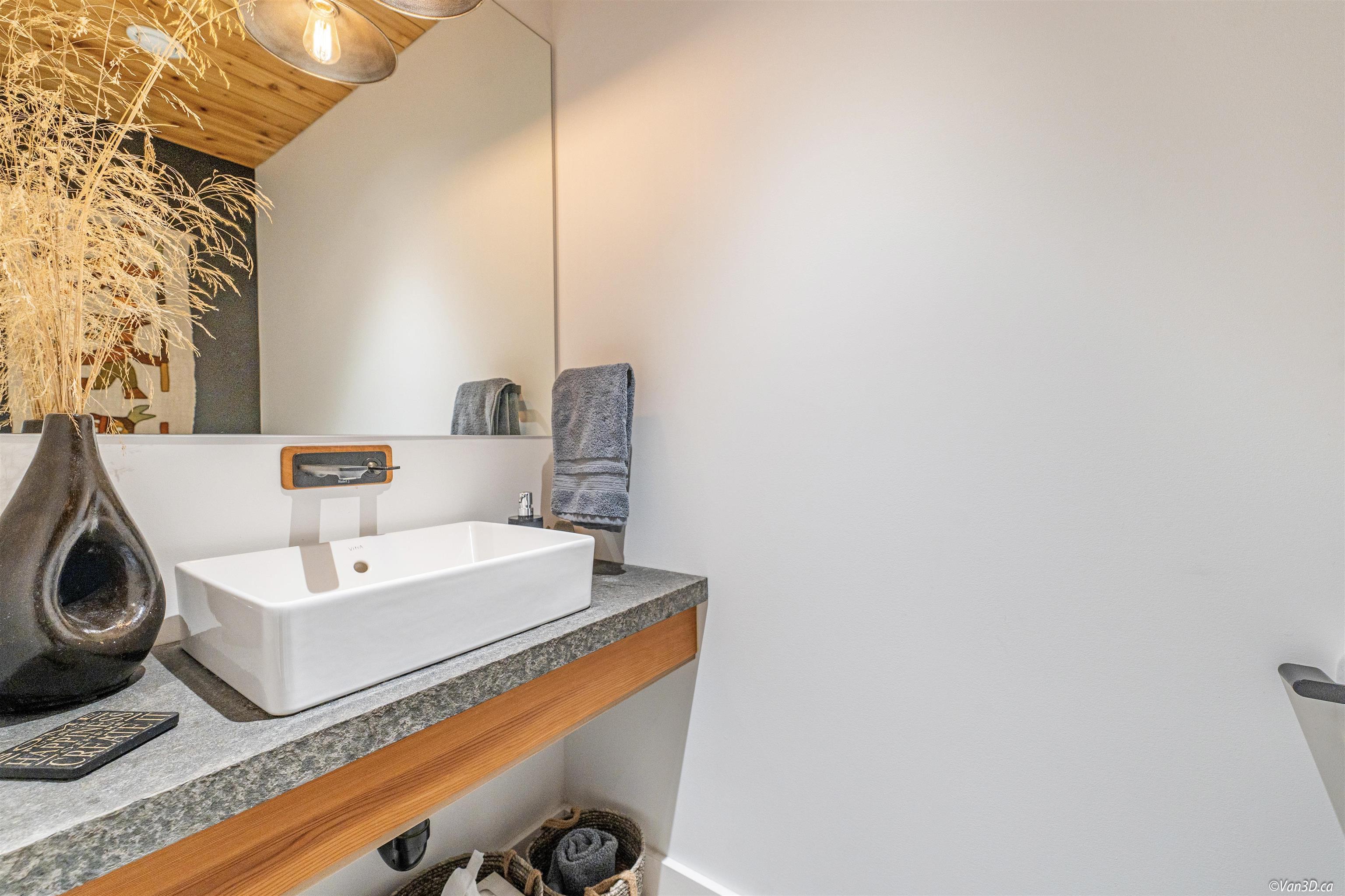 731 GRAFTON ROAD, Bowen Island, British Columbia House with Acreage, 3 Bedrooms, 3 Bathrooms, Residential Detached,For Sale, MLS-R2800432, Richmond Condo for Sale