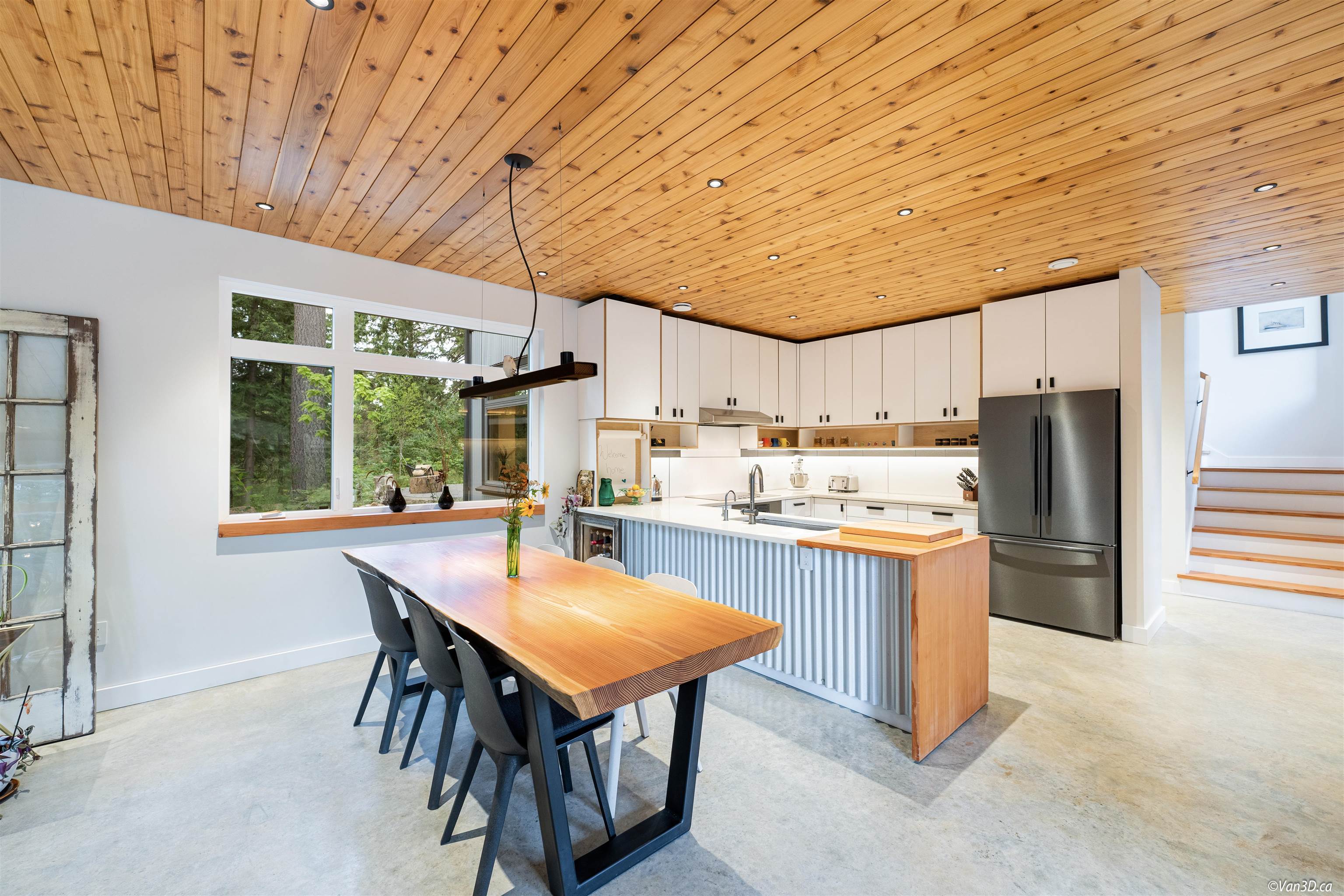 731 GRAFTON ROAD, Bowen Island, British Columbia House with Acreage, 3 Bedrooms, 3 Bathrooms, Residential Detached,For Sale, MLS-R2800432, Richmond Condo for Sale