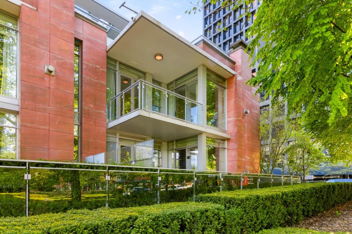 1181 WCORDOVA STREET, Vancouver, British Columbia Townhouse, 2 Bedrooms, 3 Bathrooms, Residential Attached,For Sale, MLS-R2800449