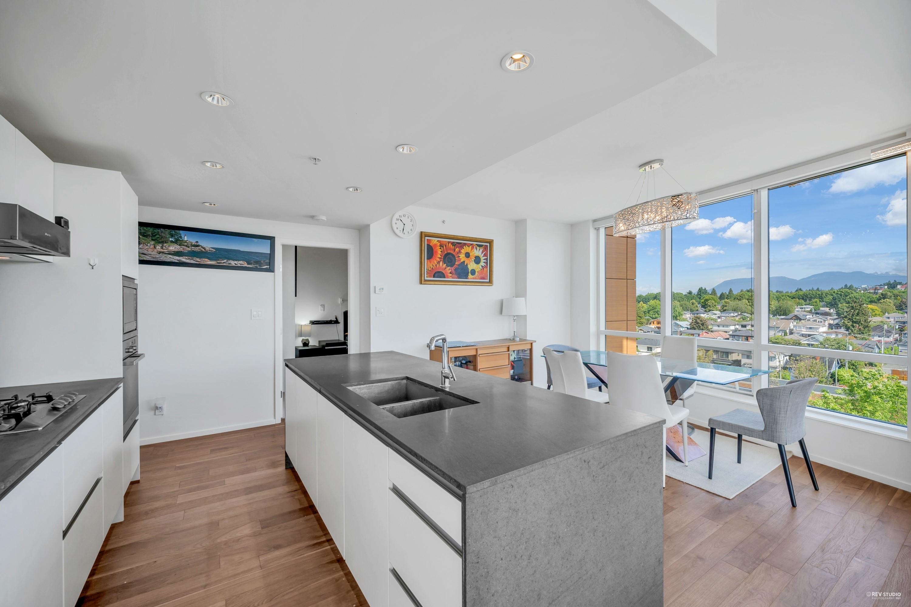 906-8555 GRANVILLE STREET, Vancouver, British Columbia Apartment/Condo, 2 Bedrooms, 2 Bathrooms, Residential Attached,For Sale, MLS-R2800455