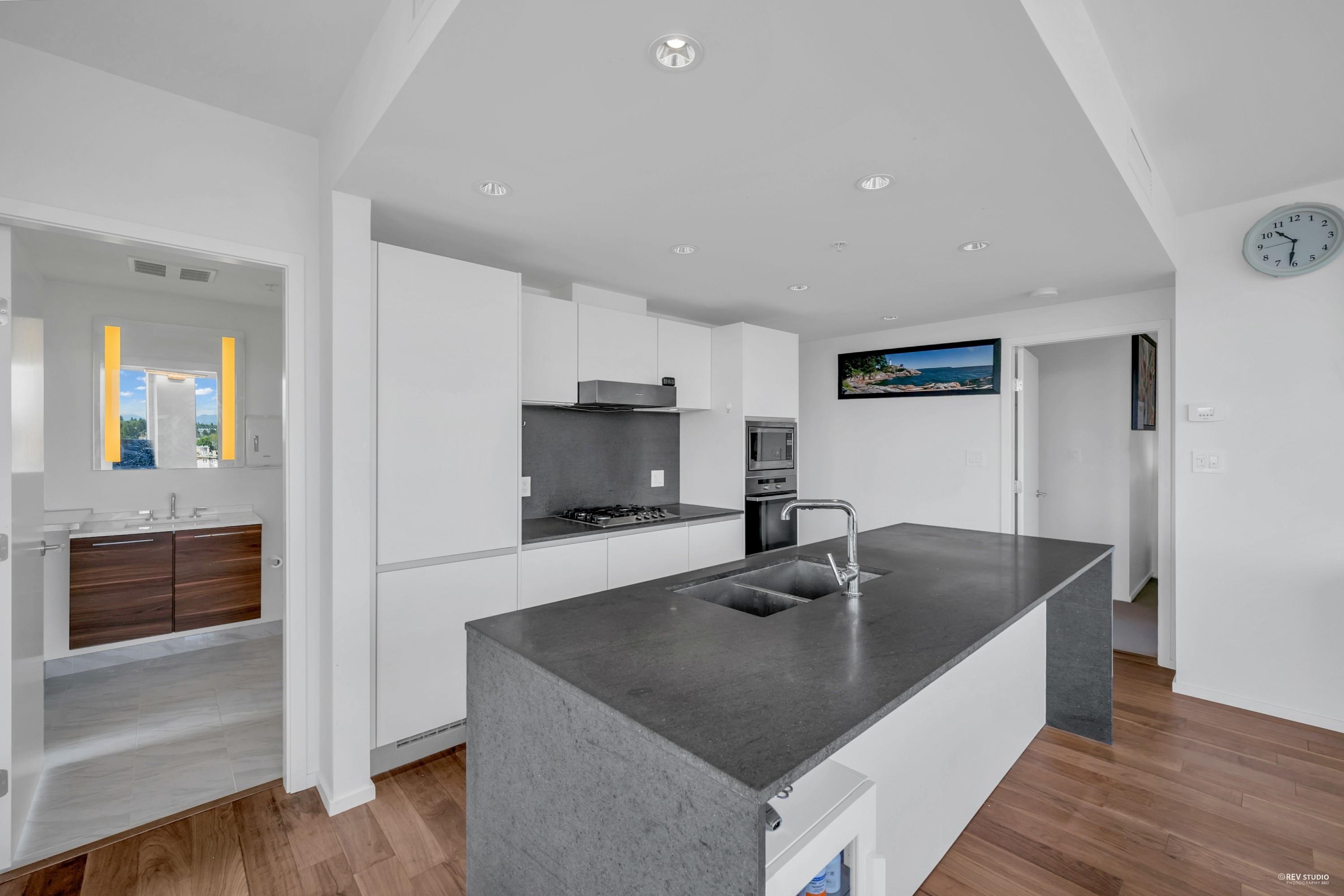 906-8555 GRANVILLE STREET, Vancouver, British Columbia Apartment/Condo, 2 Bedrooms, 2 Bathrooms, Residential Attached,For Sale, MLS-R2800455