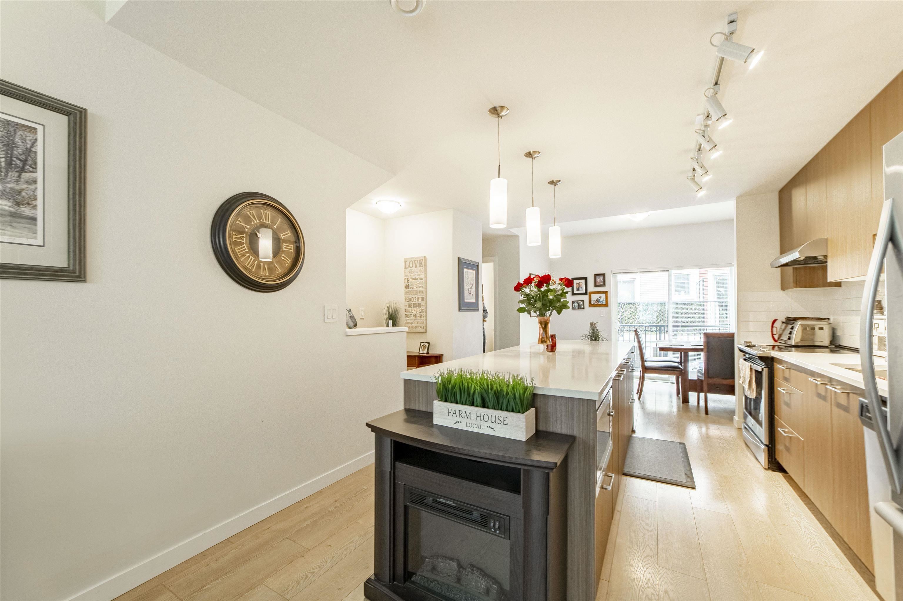 Wilson Lam Realtor, 113-32633 SIMON AVENUE, Abbotsford, British Columbia V2T 0G9, 3 Bedrooms, 3 Bathrooms, Residential Attached,For Sale ,R2800459