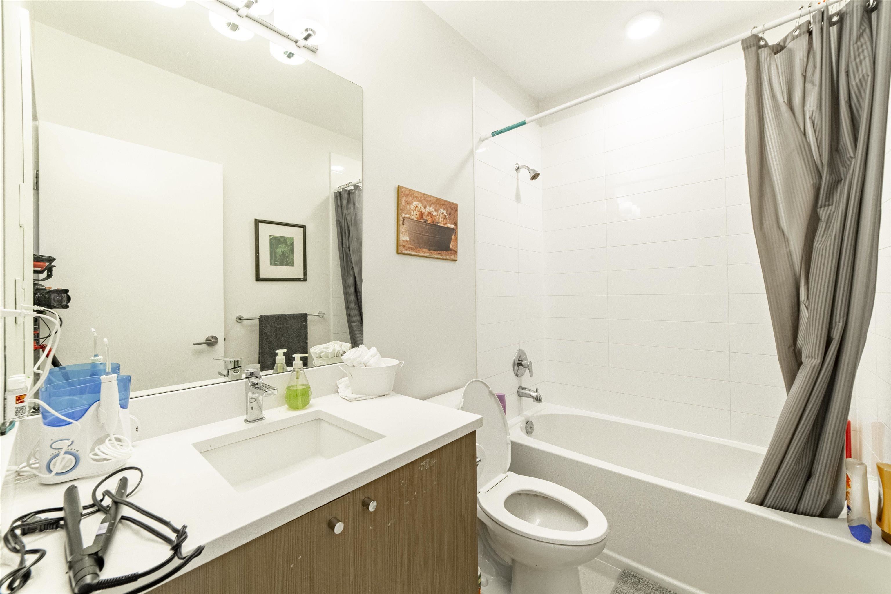 Wilson Lam Realtor, 113-32633 SIMON AVENUE, Abbotsford, British Columbia V2T 0G9, 3 Bedrooms, 3 Bathrooms, Residential Attached,For Sale ,R2800459