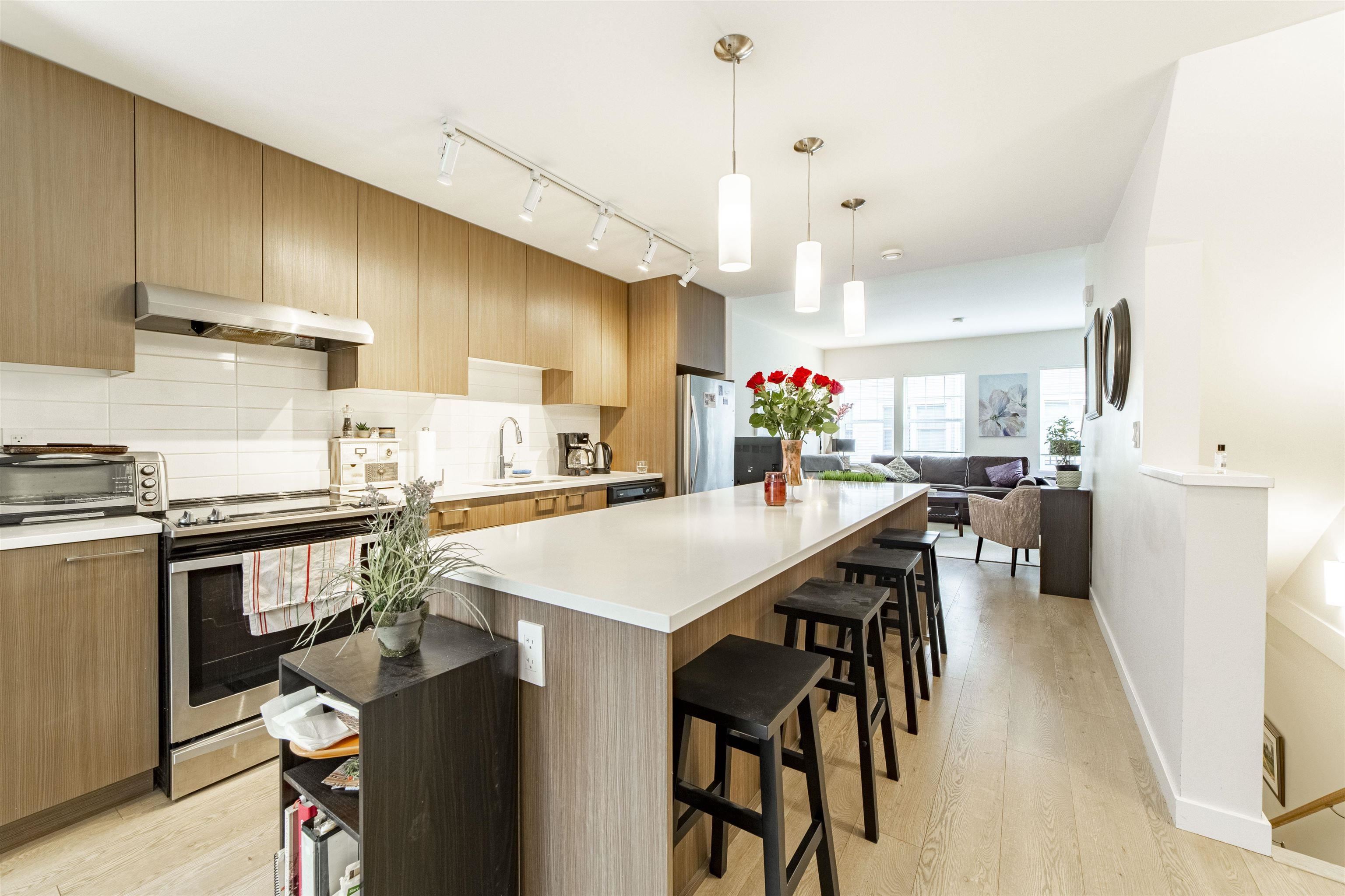 Wilson Lam Realtor, 113-32633 SIMON AVENUE, Abbotsford, British Columbia V2T 0G9, 3 Bedrooms, 3 Bathrooms, Residential Attached,For Sale ,R2800459