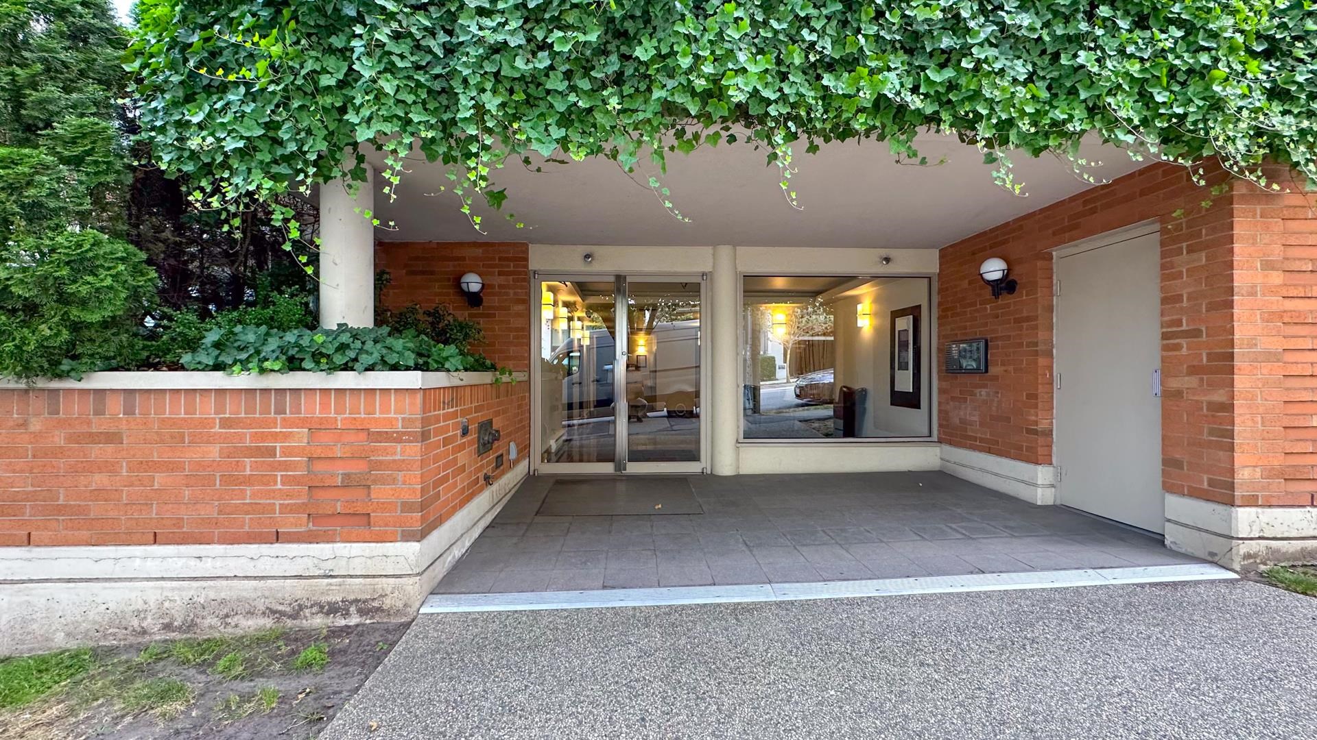 302-2438 HEATHER STREET, Vancouver, British Columbia Apartment/Condo, 2 Bedrooms, 2 Bathrooms, Residential Attached,For Sale, MLS-R2800508, Richmond Condo for Sale
