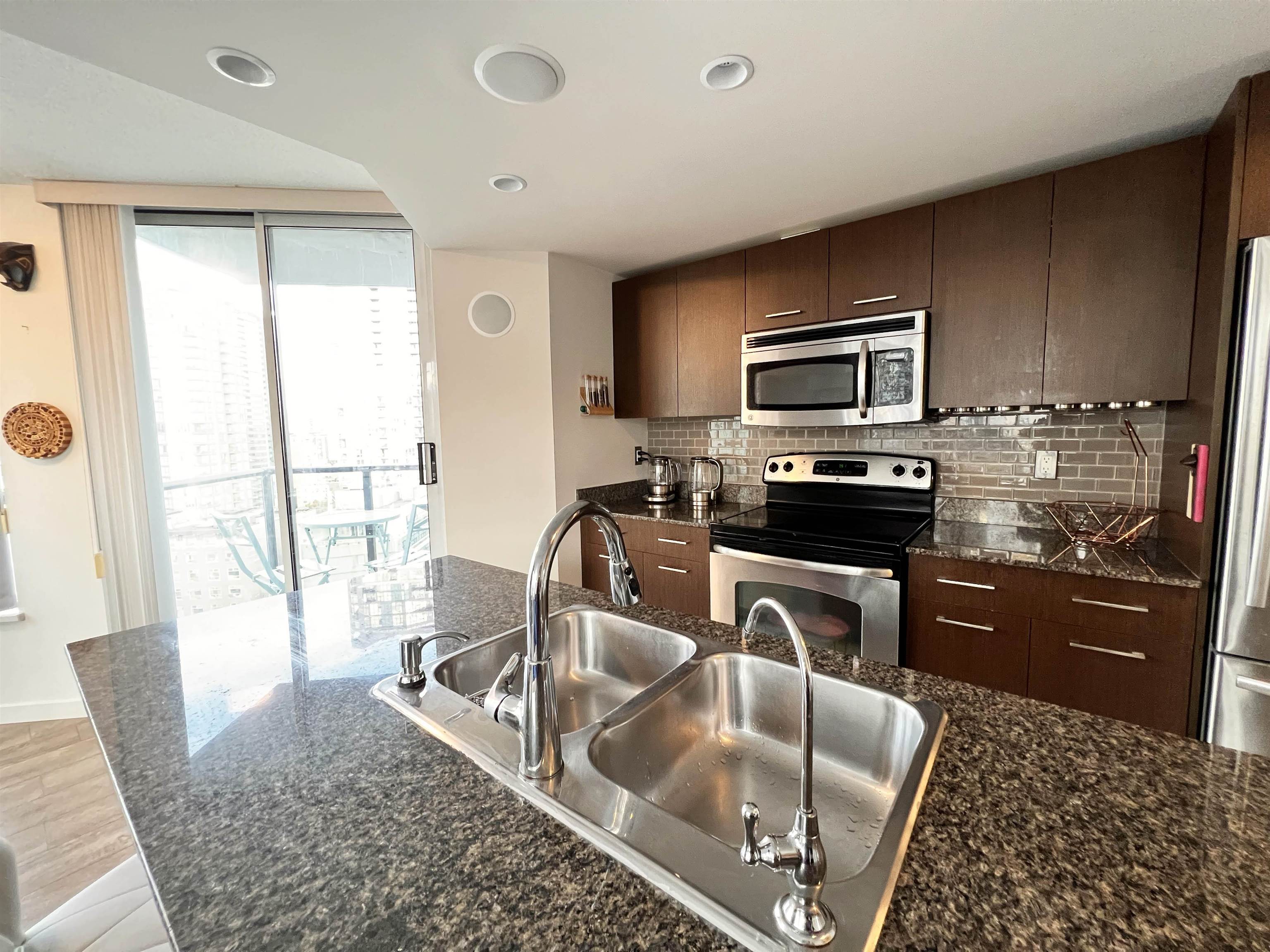 1402-1212 HOWE STREET, Vancouver, British Columbia Apartment/Condo, 1 Bedroom, 1 Bathroom, Residential Attached,For Sale, MLS-R2800568
