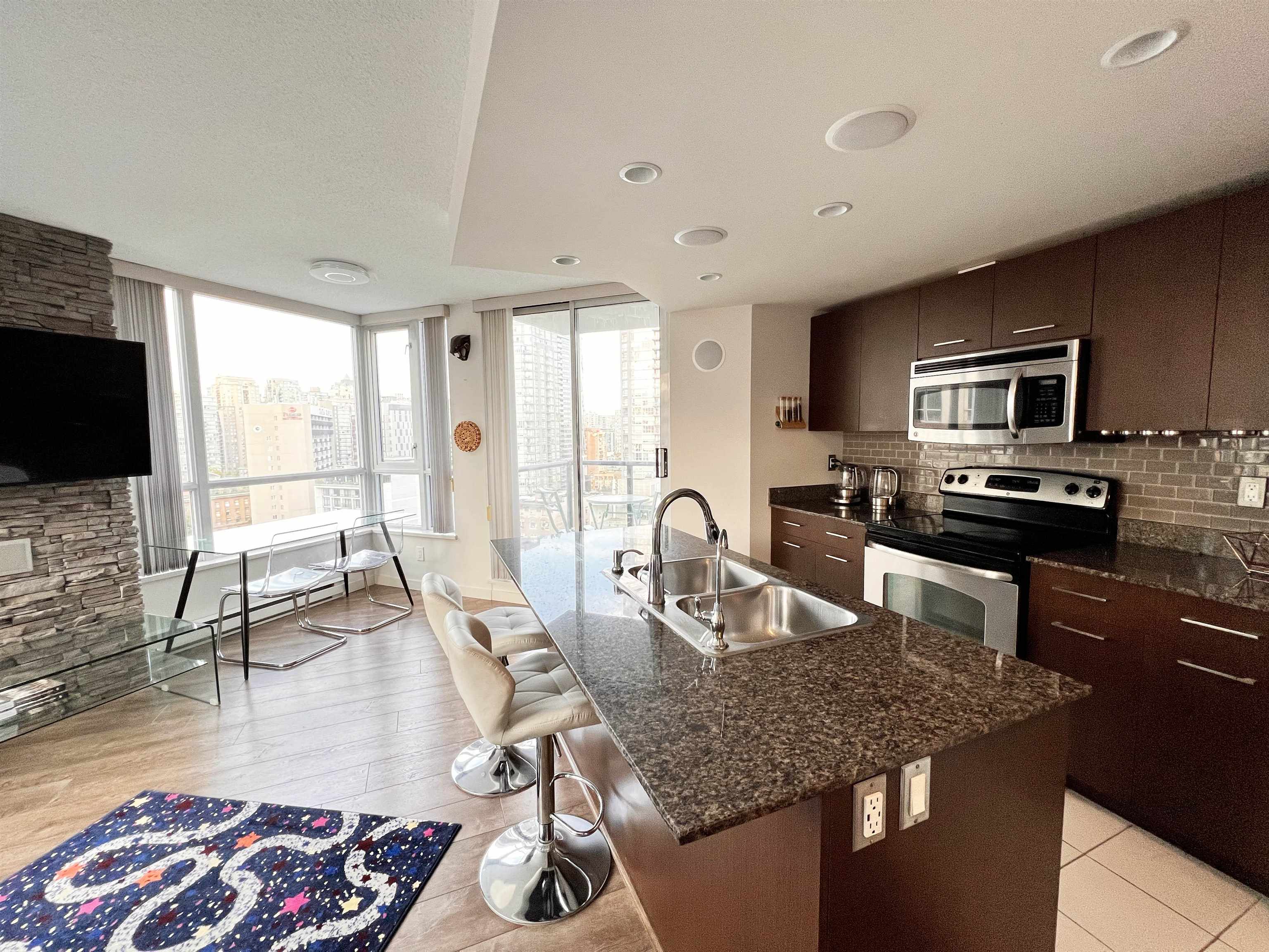 1402-1212 HOWE STREET, Vancouver, British Columbia Apartment/Condo, 1 Bedroom, 1 Bathroom, Residential Attached,For Sale, MLS-R2800568