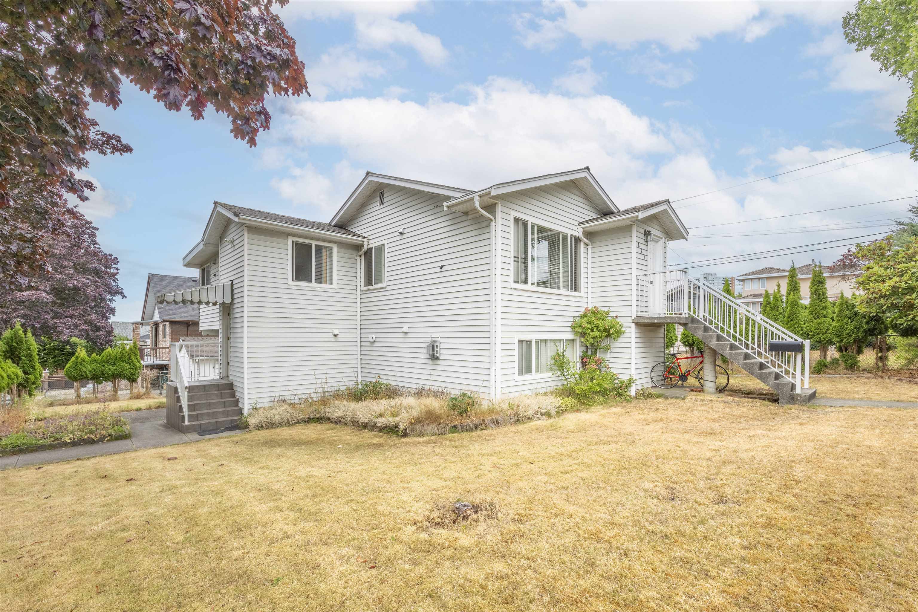 881 MACDONALD AVENUE, Burnaby, British Columbia, 9 Bedrooms Bedrooms, ,4 BathroomsBathrooms,Residential Detached,For Sale,R2800685
