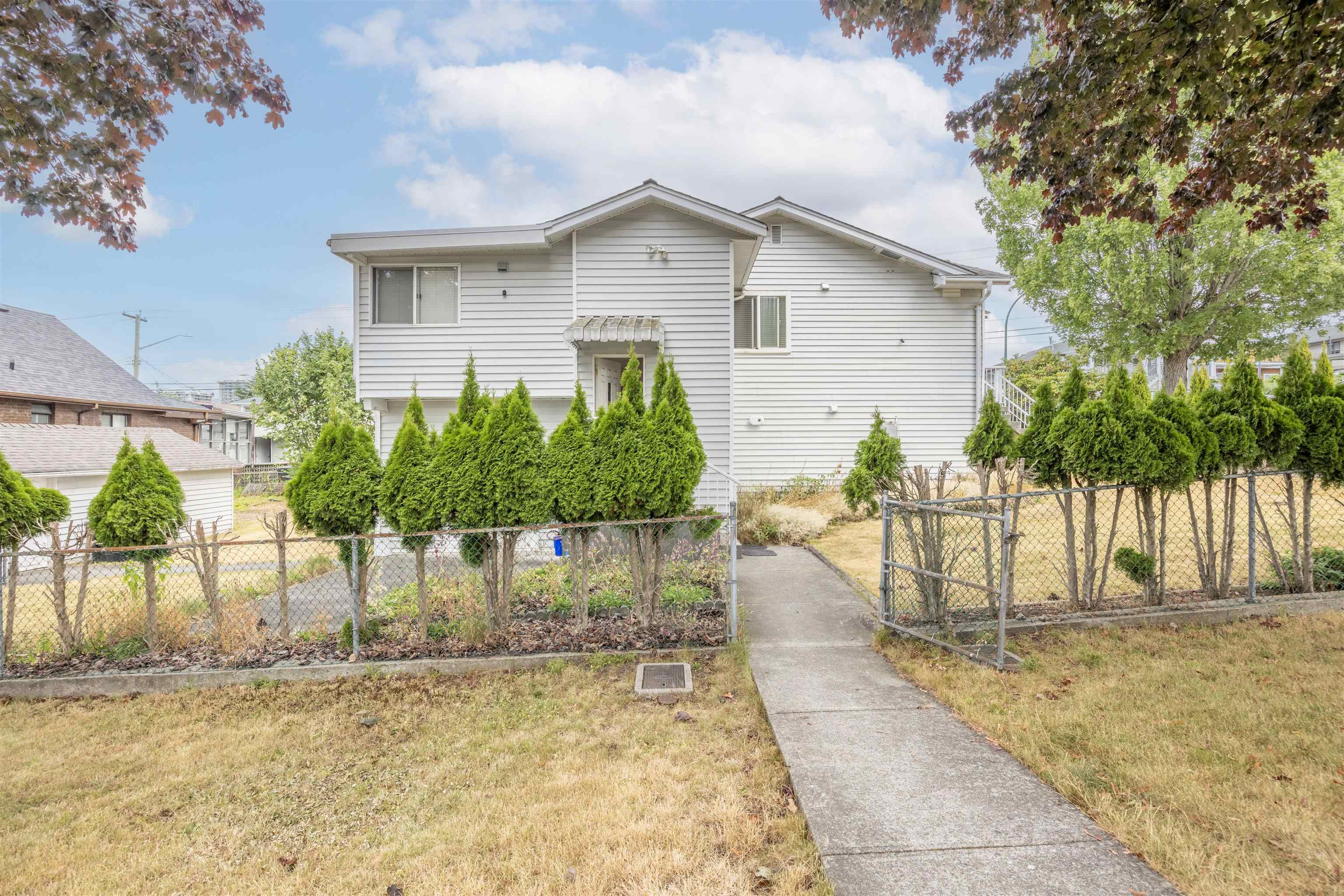 881 MACDONALD AVENUE, Burnaby, British Columbia, 9 Bedrooms Bedrooms, ,4 BathroomsBathrooms,Residential Detached,For Sale,R2800685