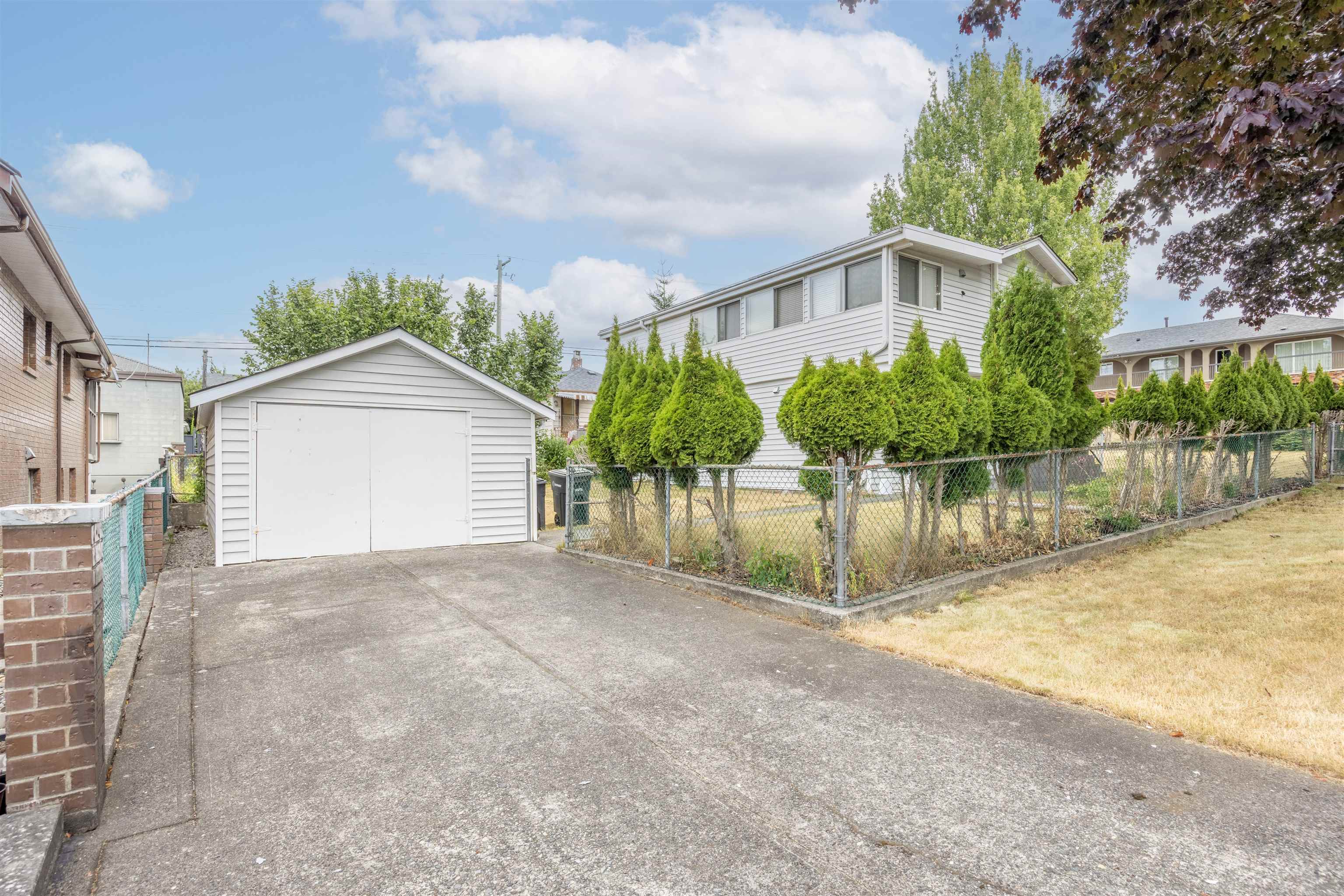881 MACDONALD AVENUE, Burnaby, British Columbia, 9 Bedrooms Bedrooms, ,4 BathroomsBathrooms,Residential Detached,For Sale,R2800685