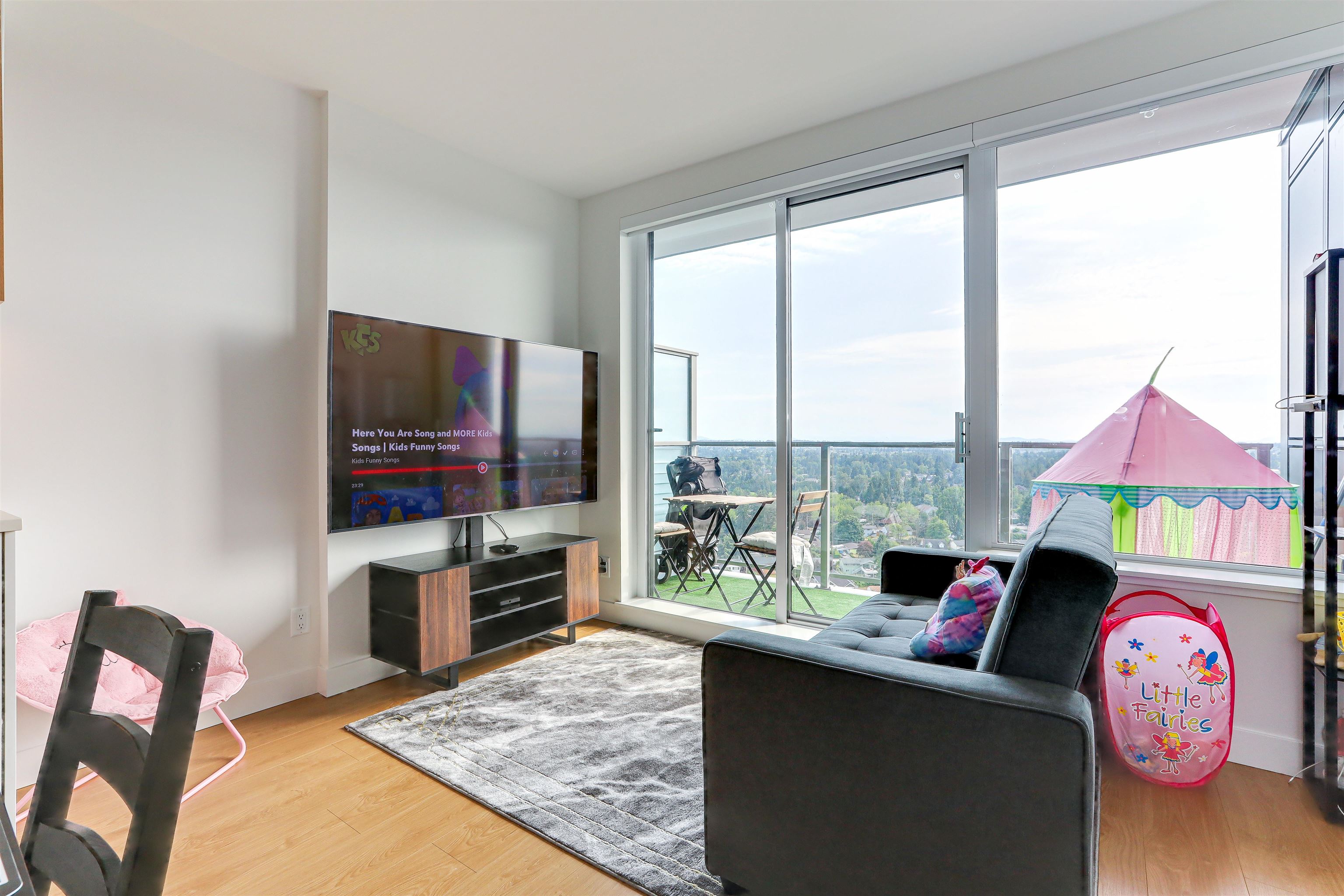 2006-13359 OLD YALE ROAD, Surrey, British Columbia V3T 0S4 Apartment/Condo, 1 Bedroom, 1 Bathroom, Residential Attached,For Sale, MLS-R2801242