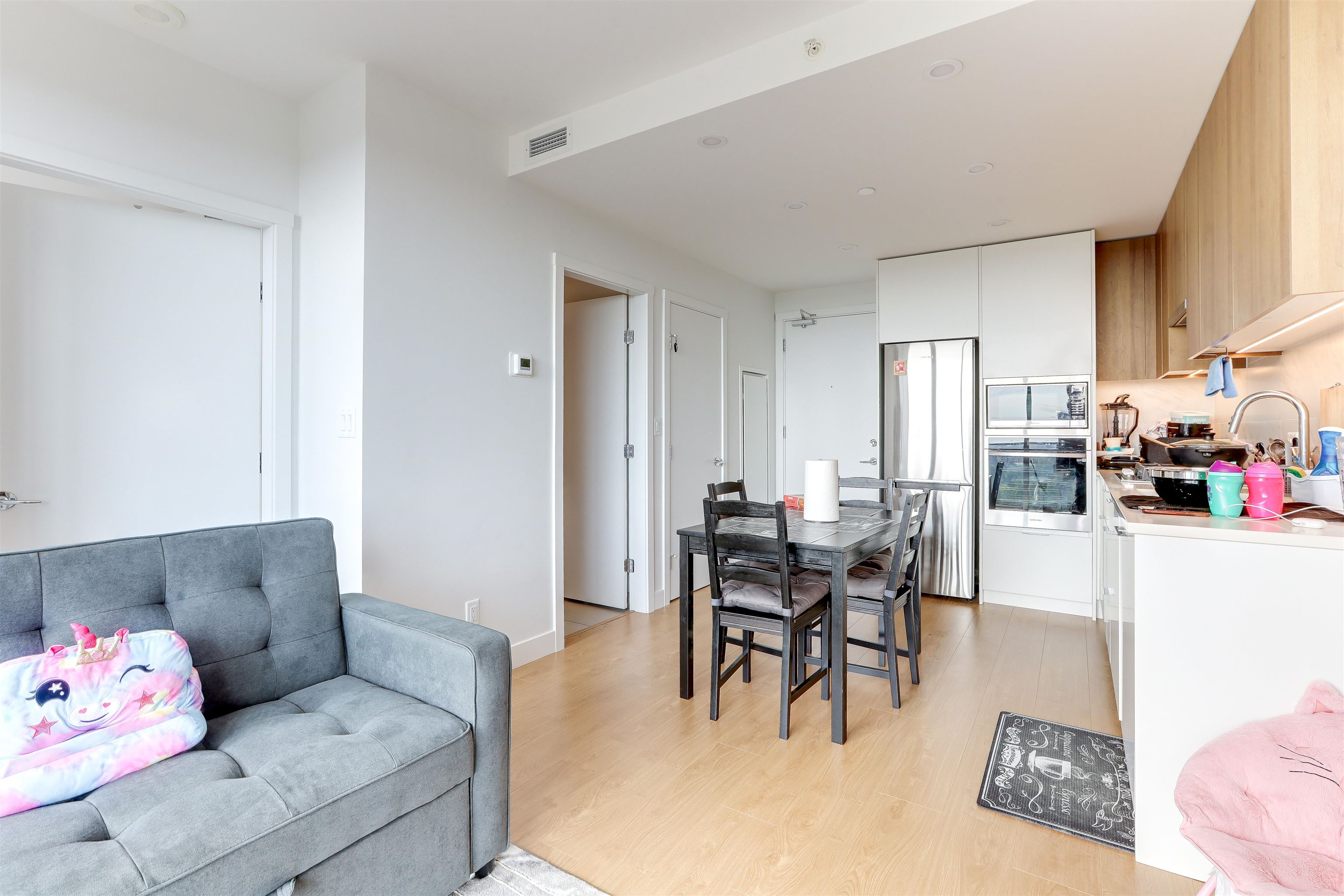 2006-13359 OLD YALE ROAD, Surrey, British Columbia V3T 0S4 Apartment/Condo, 1 Bedroom, 1 Bathroom, Residential Attached,For Sale, MLS-R2801242