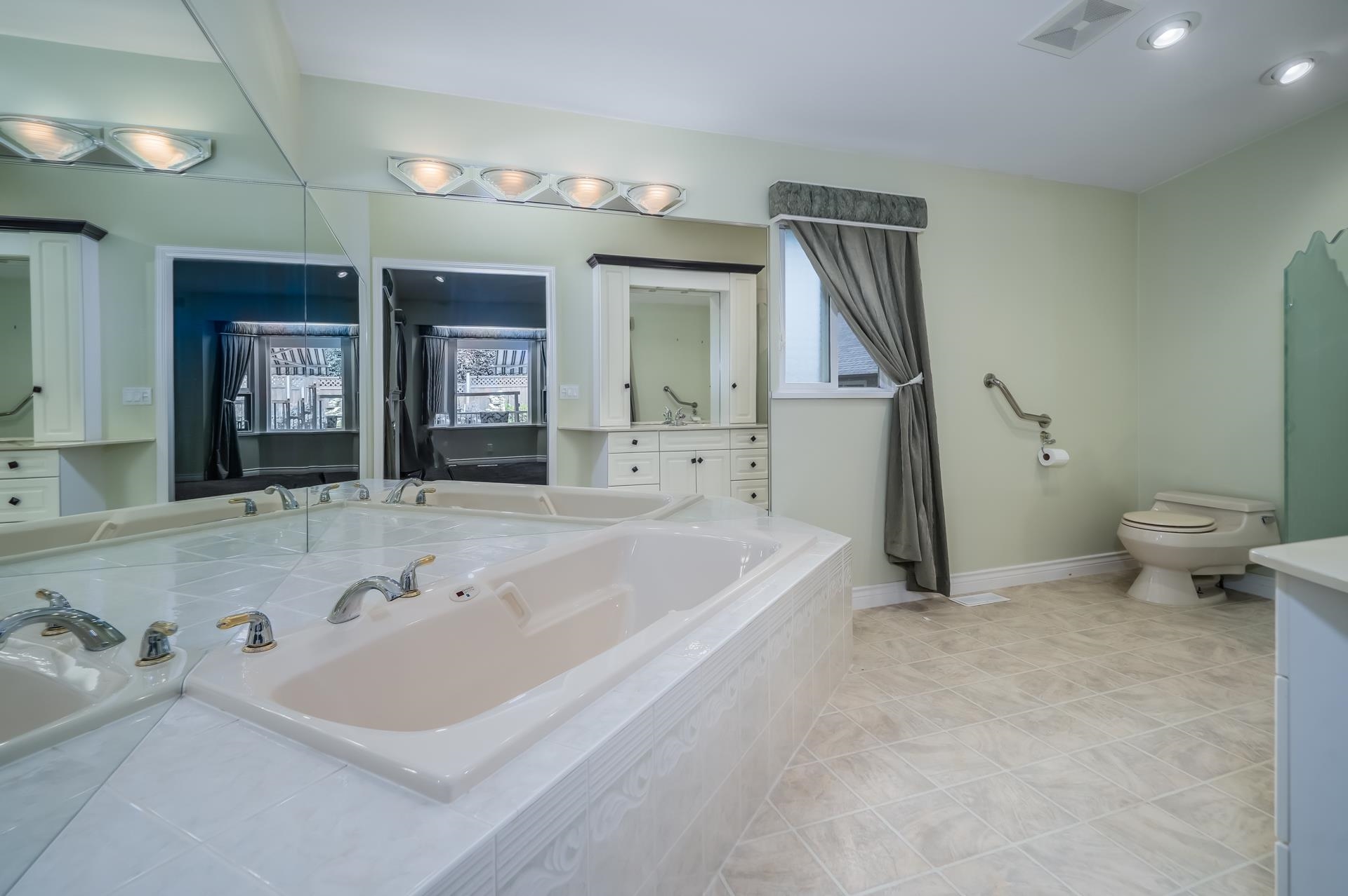 2951 EVERGREEN STREET, Abbotsford, British Columbia House/Single Family, 5 Bedrooms, 4 Bathrooms, Residential Detached,For Sale, MLS-R2801351, Richmond Condo for Sale