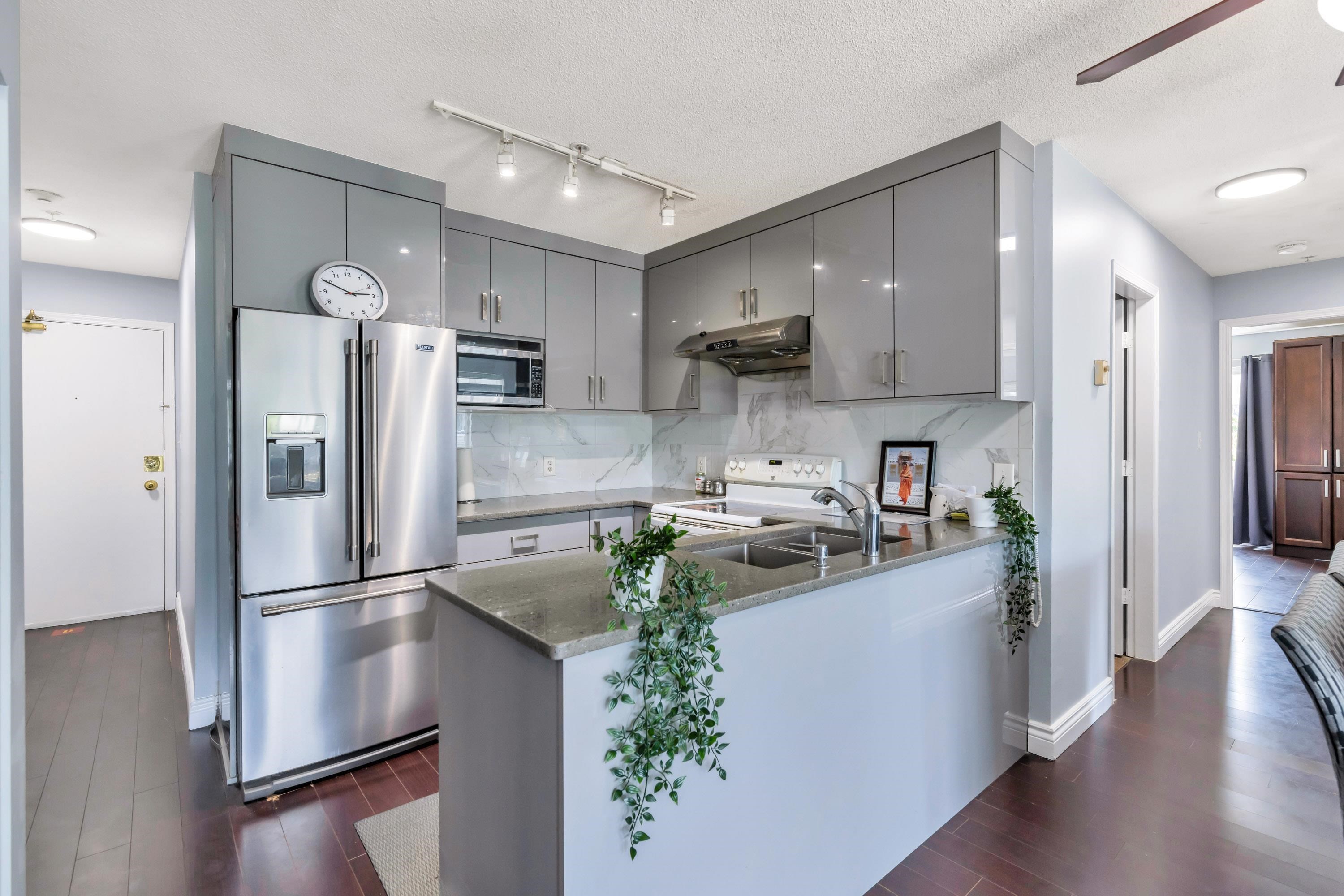 Wilson Lam Realtor, 215-12160 80 AVENUE, Surrey, British Columbia V3W 0V3, 2 Bedrooms, 1 Bathroom, Residential Attached,For Sale ,R2801439