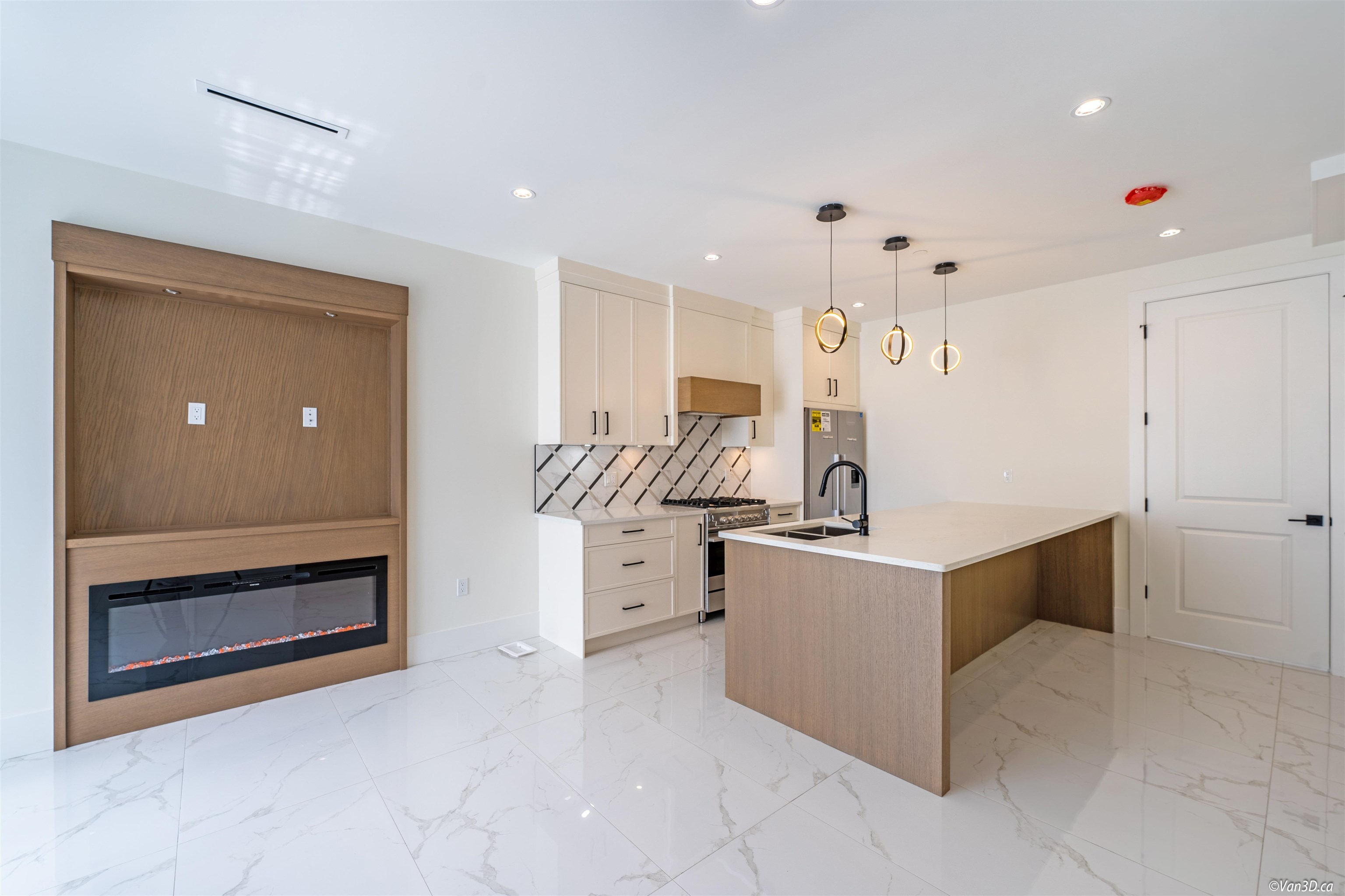 1369 E63RD AVENUE, Vancouver, British Columbia 1/2 Duplex, 5 Bedrooms, 4 Bathrooms, Residential Attached,For Sale, MLS-R2801467