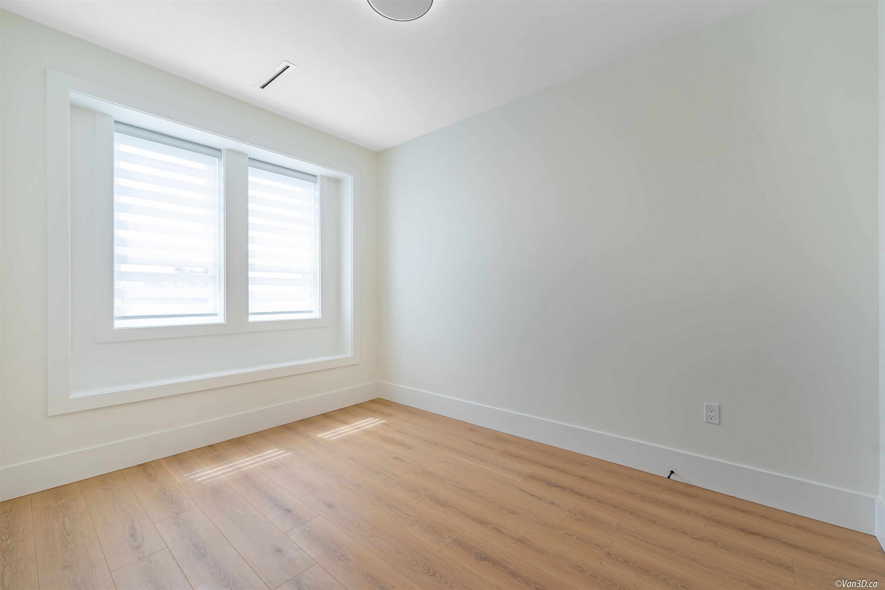 1369 E63RD AVENUE, Vancouver, British Columbia 1/2 Duplex, 5 Bedrooms, 4 Bathrooms, Residential Attached,For Sale, MLS-R2801467