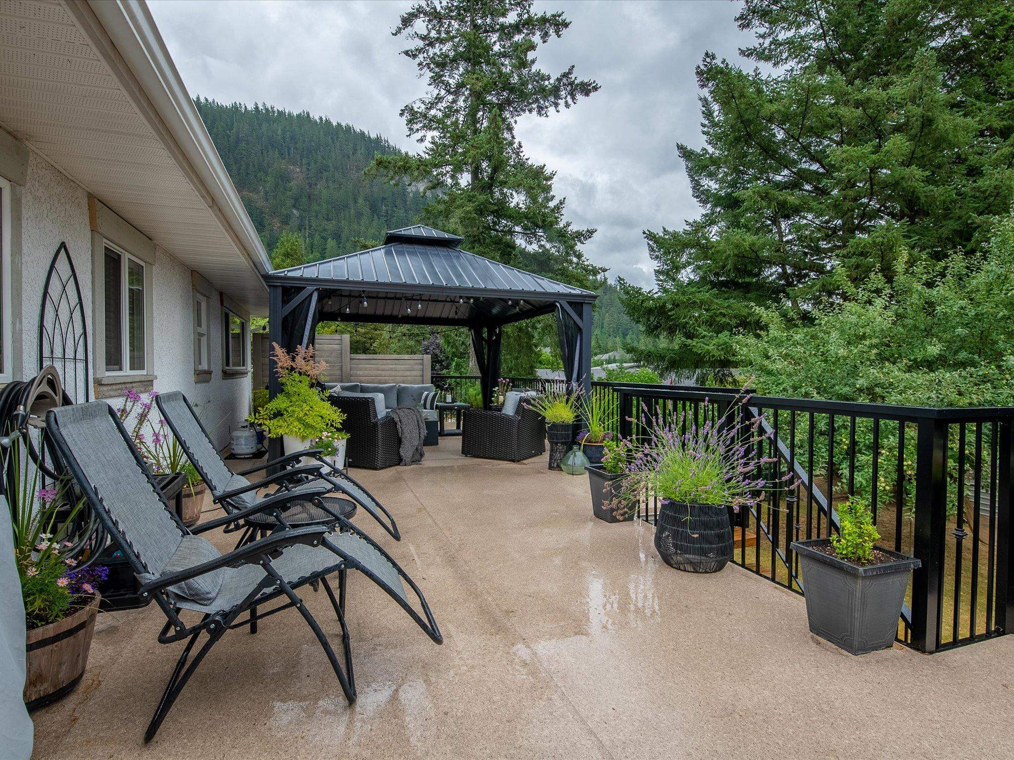 Wilson Lam Realtor, 1610 DEPOT ROAD, Squamish, British Columbia V0N 1H0, 7 Bedrooms, 4 Bathrooms, Residential Detached,For Sale ,R2801972