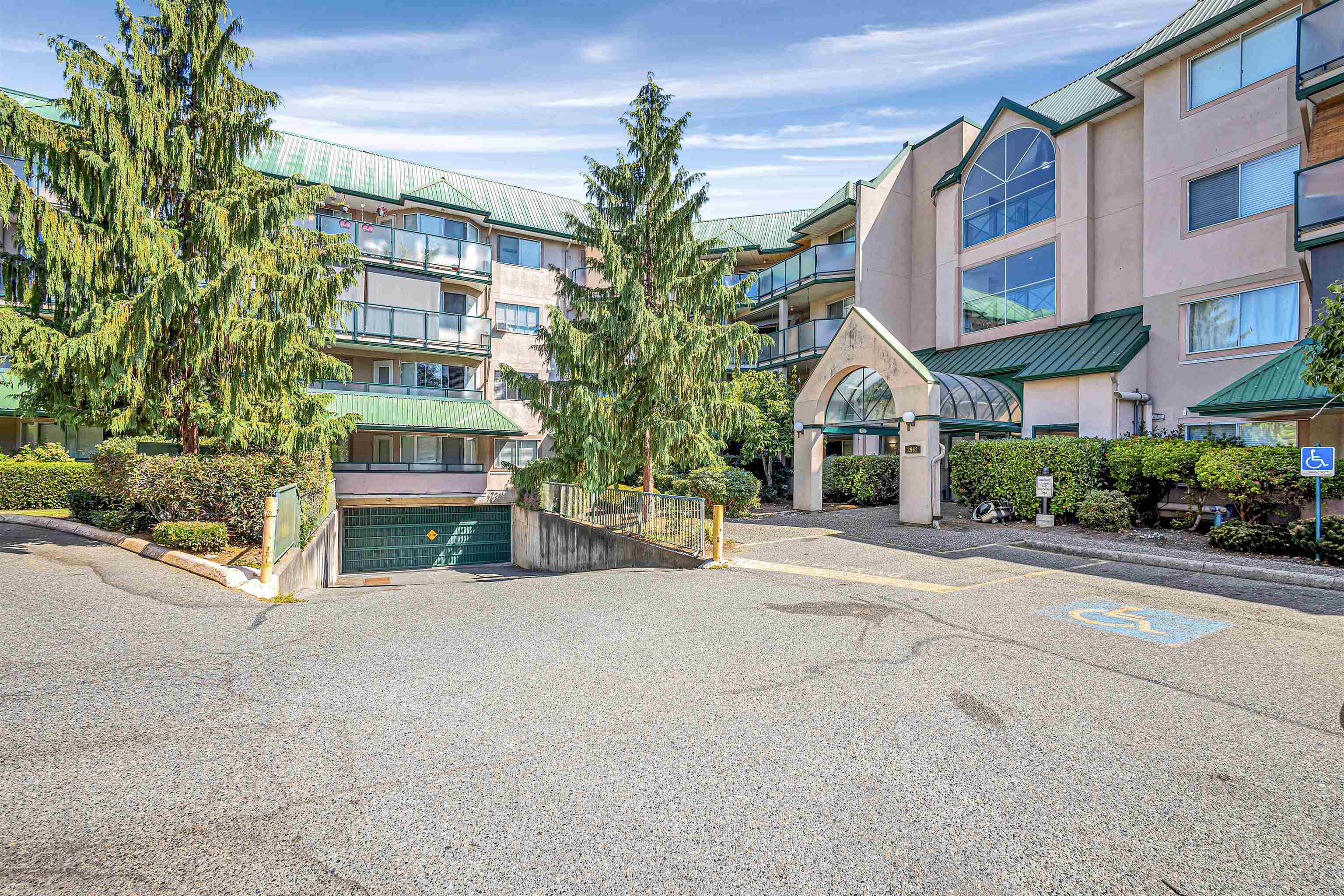 116-2962 TRETHEWEY STREET, Abbotsford, British Columbia Apartment/Condo, 2 Bedrooms, 2 Bathrooms, Residential Attached,For Sale, MLS-R2802612