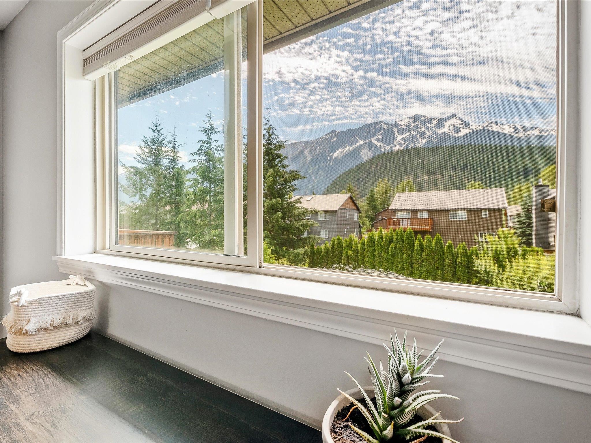 1476 LUPIN STREET, Pemberton, British Columbia House/Single Family, 5 Bedrooms, 3 Bathrooms, Residential Detached,For Sale, MLS-R2802700