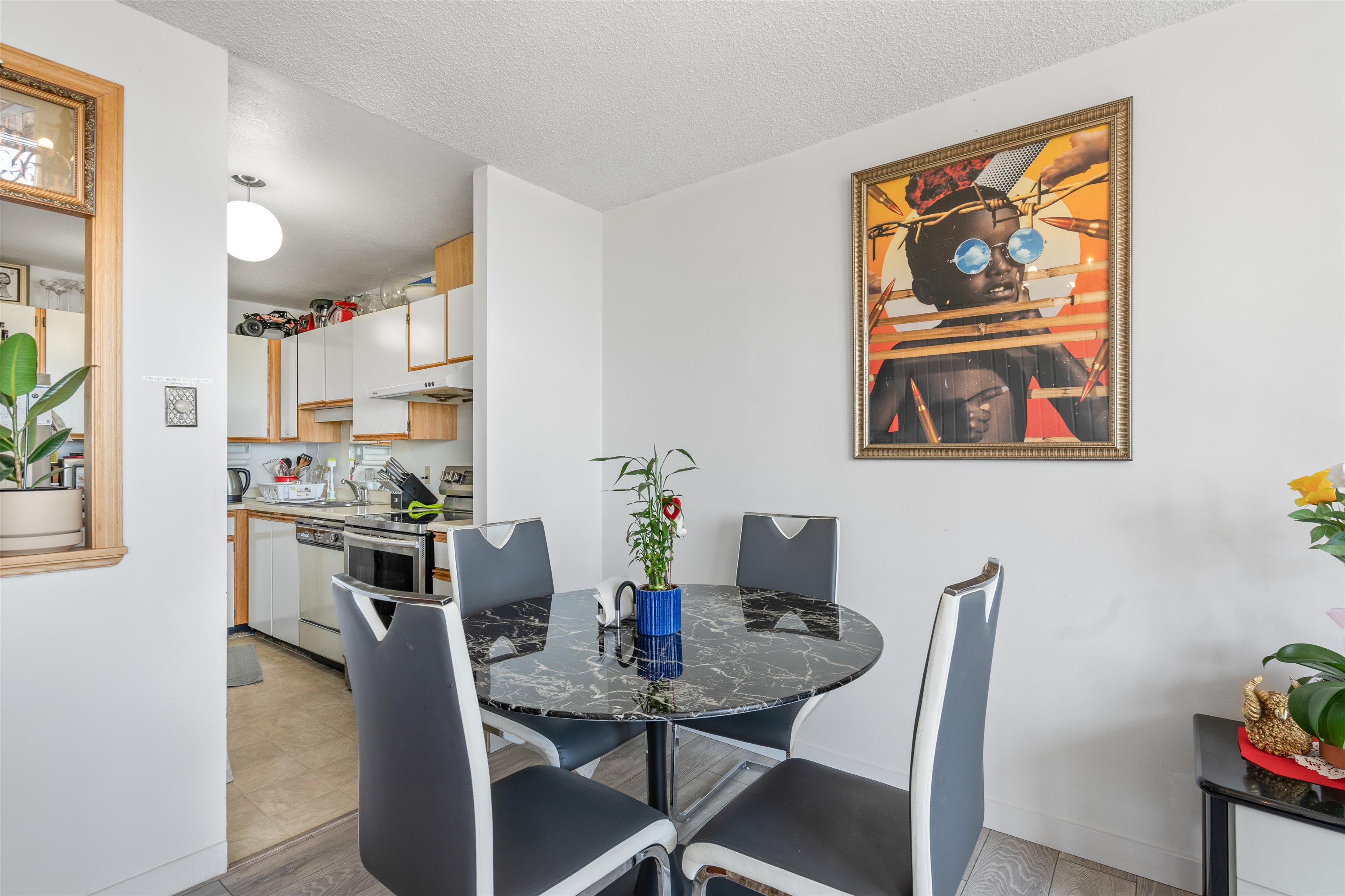 2305-6540 BURLINGTON AVENUE, Burnaby, British Columbia Apartment/Condo, 2 Bedrooms, 1 Bathroom, Residential Attached,For Sale, MLS-R2802773