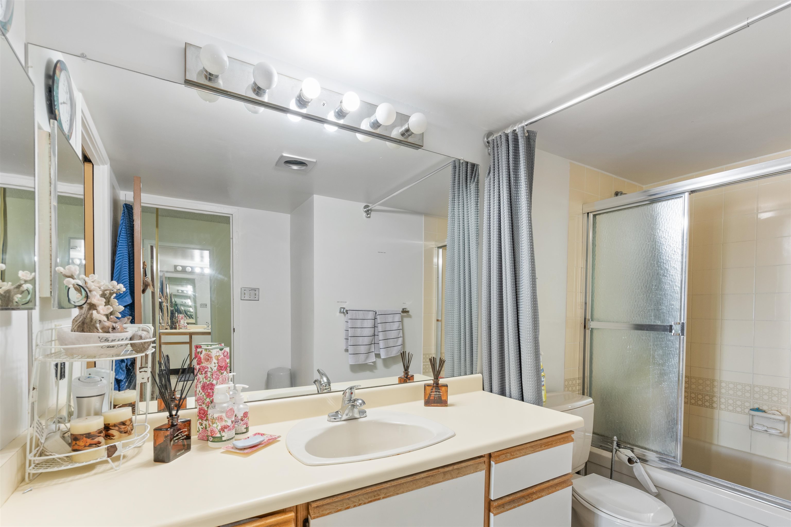 2305-6540 BURLINGTON AVENUE, Burnaby, British Columbia Apartment/Condo, 2 Bedrooms, 1 Bathroom, Residential Attached,For Sale, MLS-R2802773