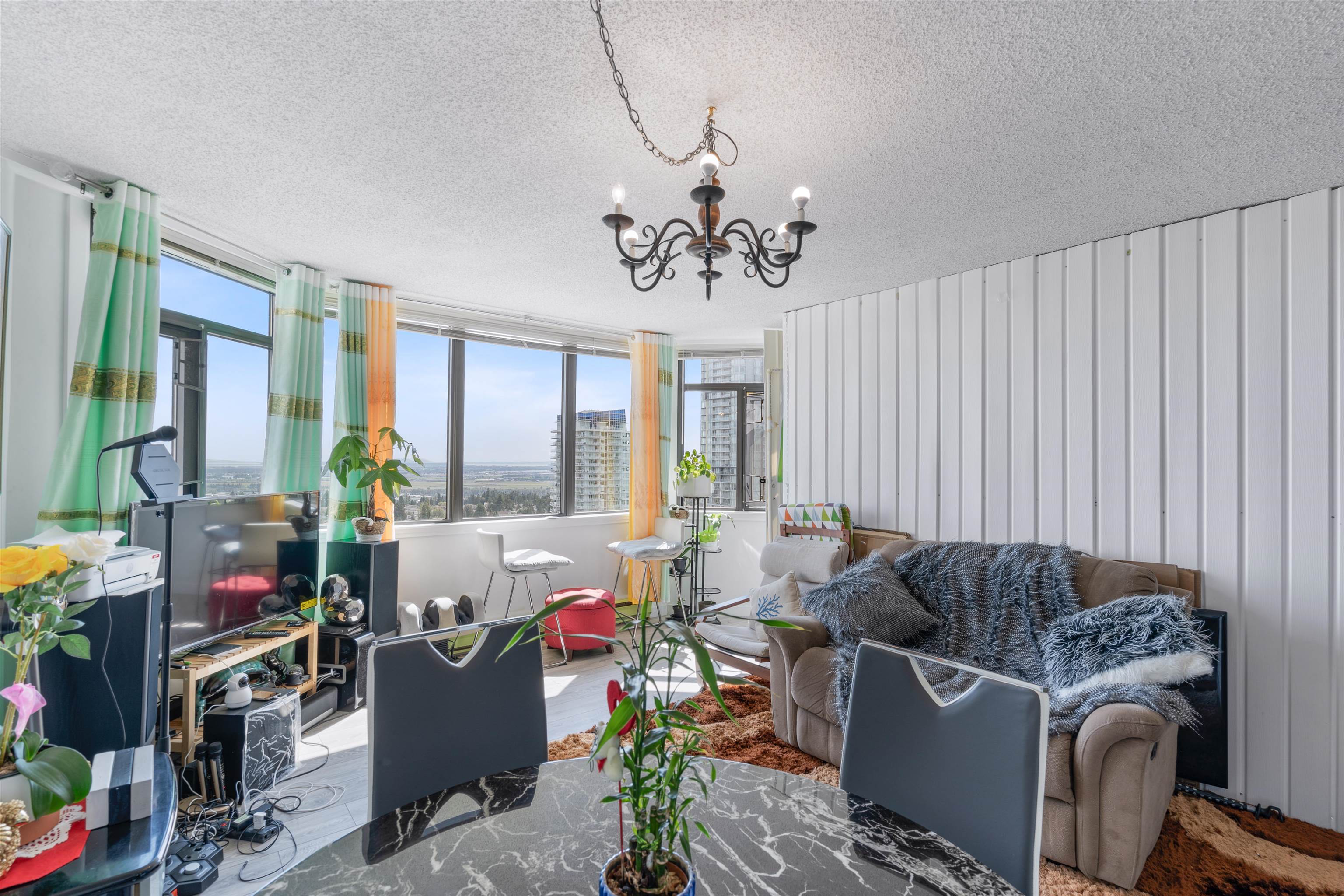 2305-6540 BURLINGTON AVENUE, Burnaby, British Columbia Apartment/Condo, 2 Bedrooms, 1 Bathroom, Residential Attached,For Sale, MLS-R2802773
