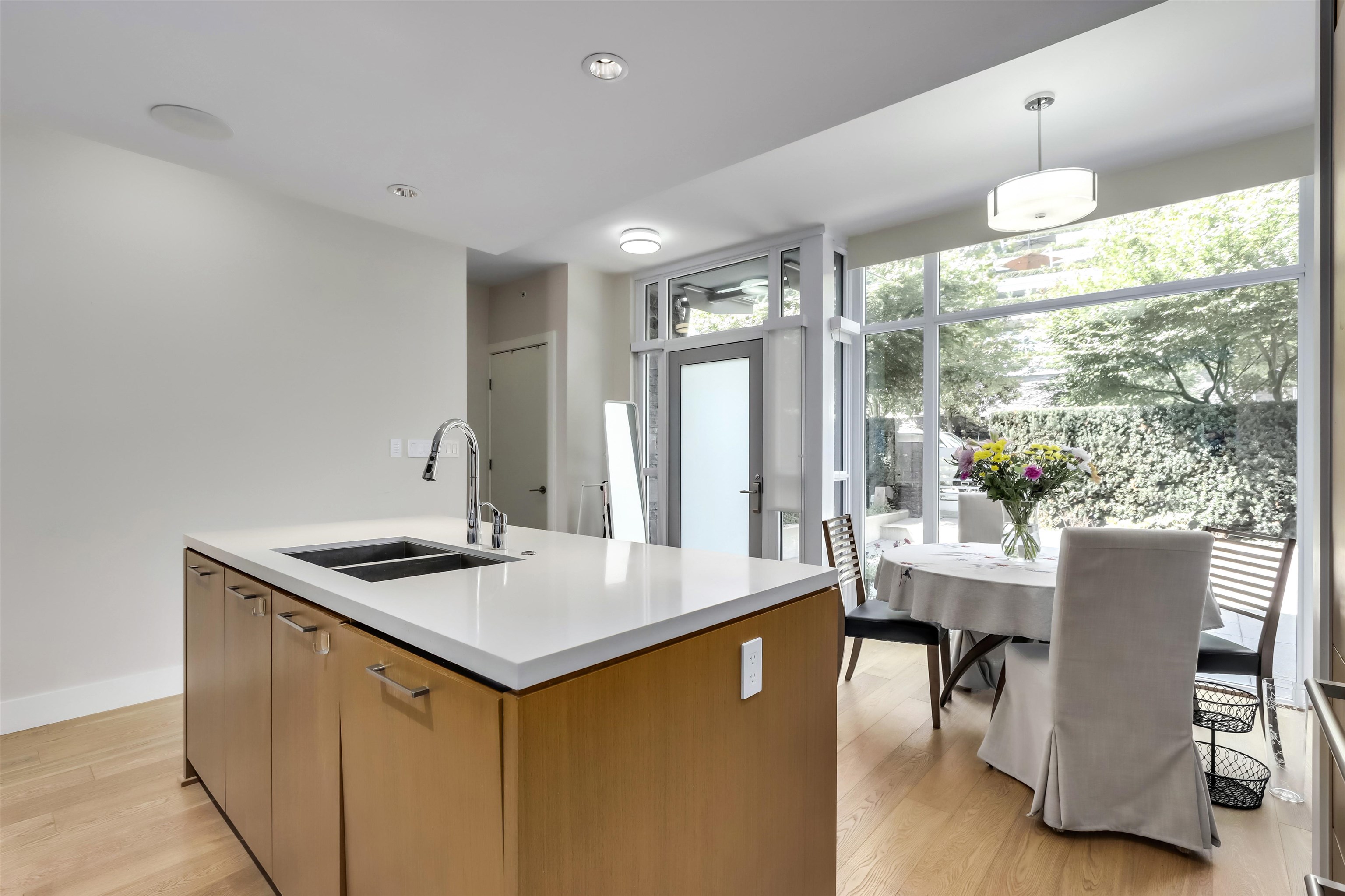 880 ARTHUR ERICKSON PLACE, West Vancouver, British Columbia, 2 Bedrooms Bedrooms, ,3 BathroomsBathrooms,Residential Attached,For Sale,R2803183