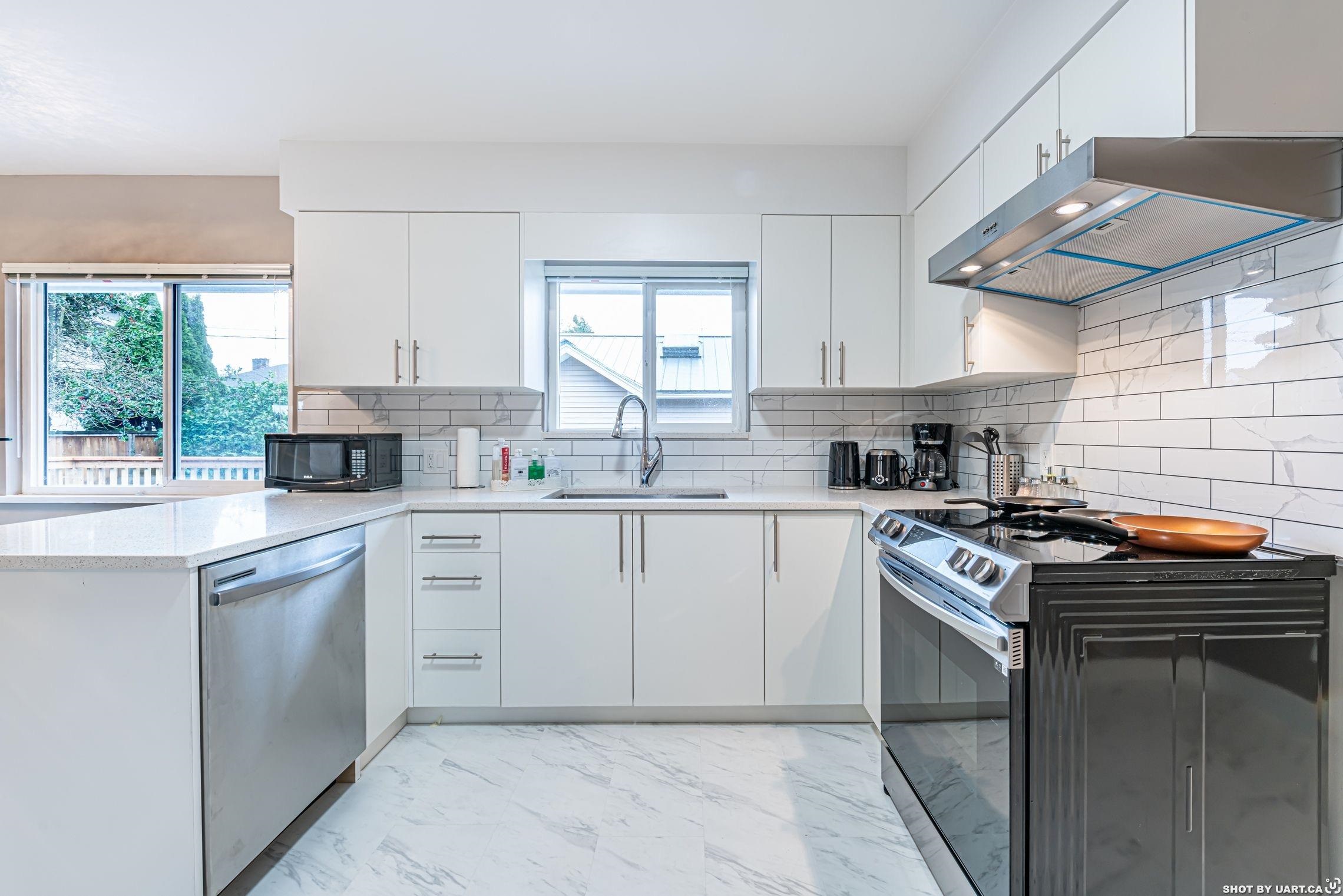 Michael Sung, 466 W27TH AVENUE, Vancouver, British Columbia, 4 Bedrooms, 2 Bathrooms, Residential Detached,For Sale ,R2803227