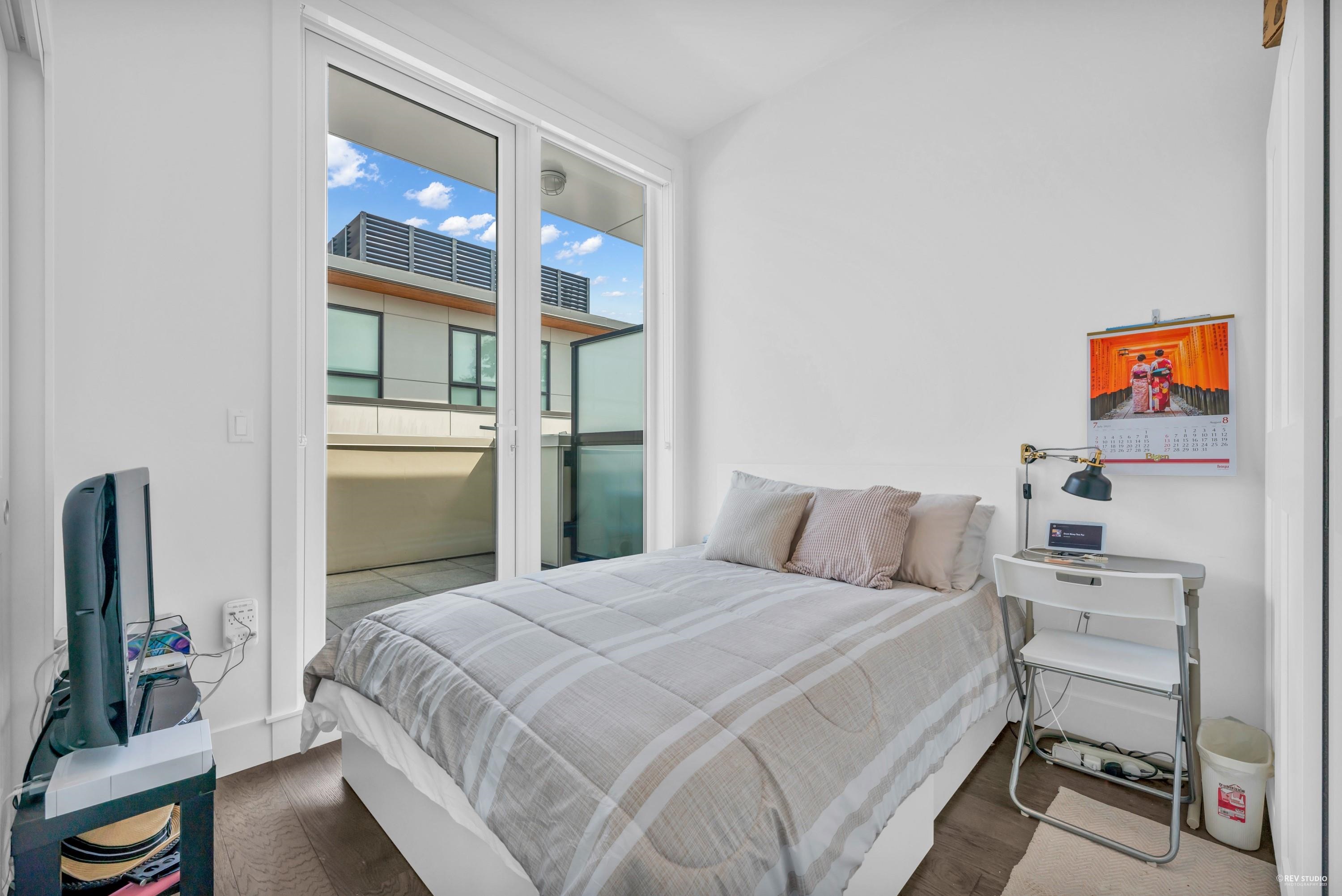 Wilson Lam Realtor, 402-7878 GRANVILLE STREET, Vancouver, British Columbia V6P 4Z2, 3 Bedrooms, 2 Bathrooms, Residential Attached,For Sale ,R2803256