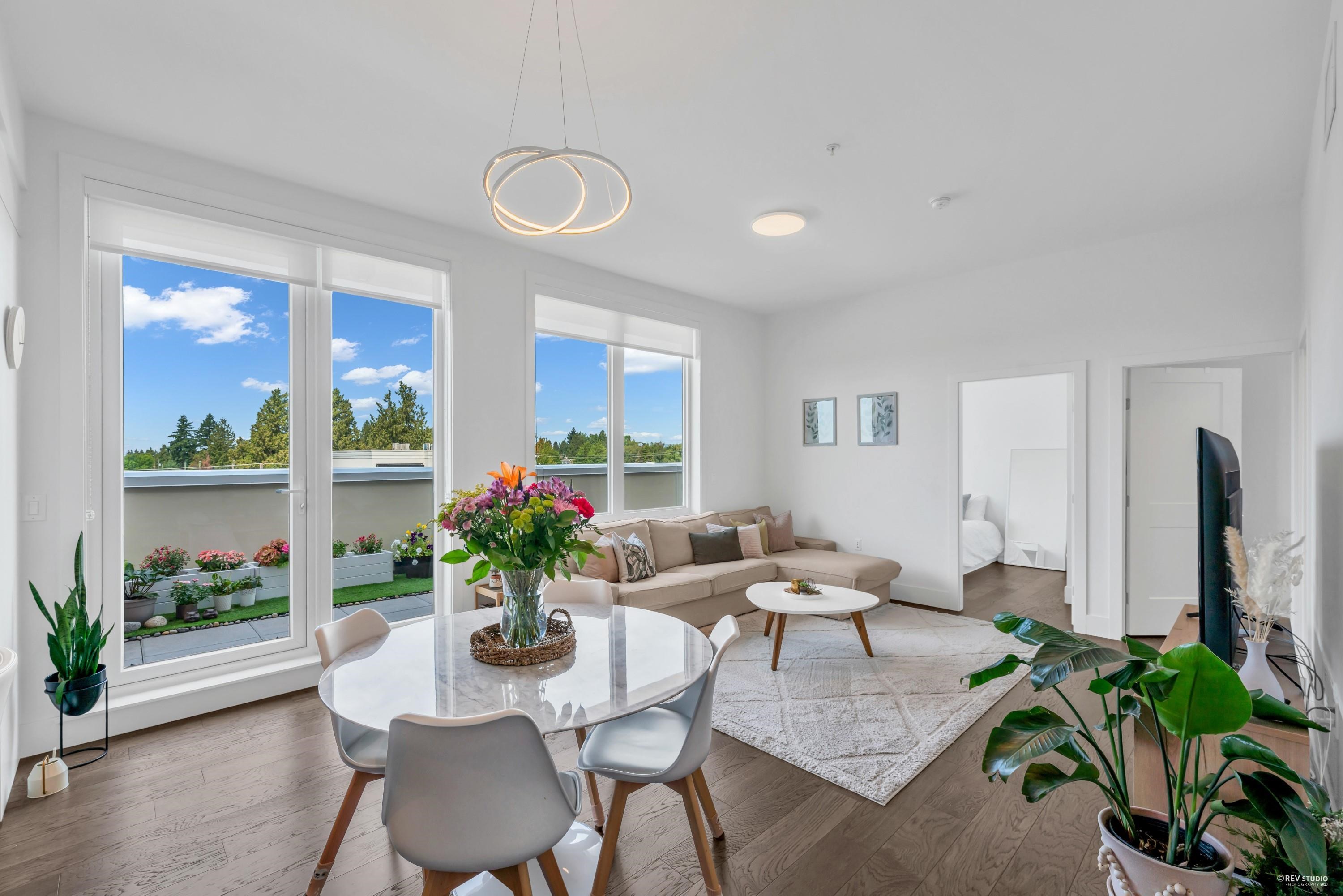 Wilson Lam Realtor, 402-7878 GRANVILLE STREET, Vancouver, British Columbia V6P 4Z2, 3 Bedrooms, 2 Bathrooms, Residential Attached,For Sale ,R2803256