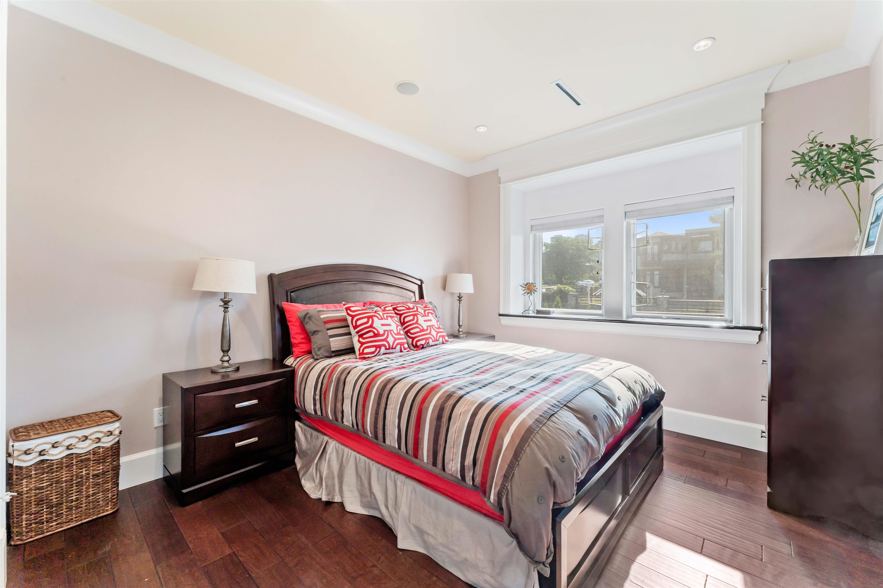 Michael Sung, 5611 IRVING STREET, Burnaby, British Columbia, 8 Bedrooms, 8 Bathrooms, Residential Detached,For Sale ,R2803601