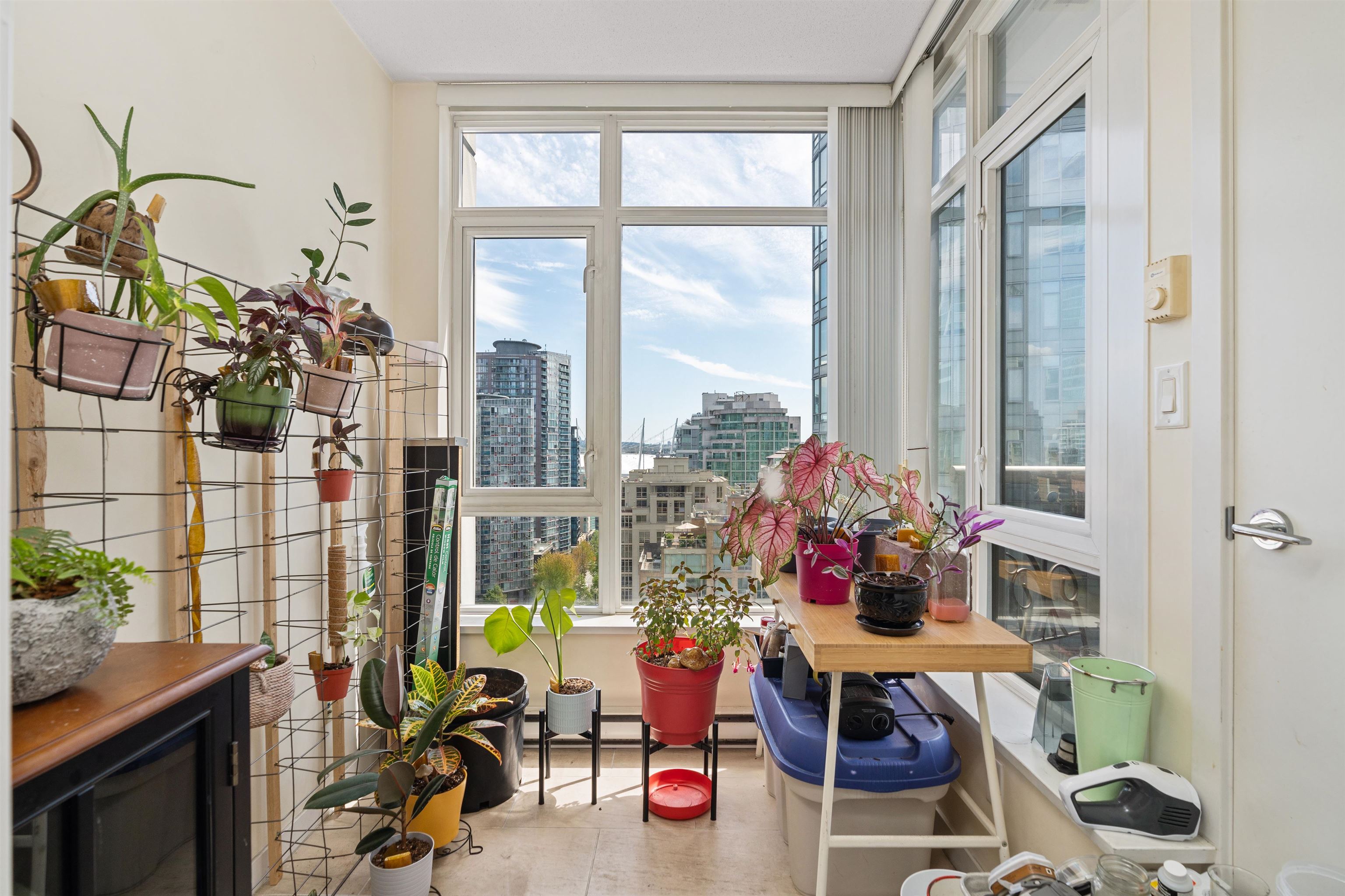 1406-480 ROBSON STREET, Vancouver, British Columbia, 2 Bedrooms Bedrooms, ,2 BathroomsBathrooms,Residential Attached,For Sale,R2803718