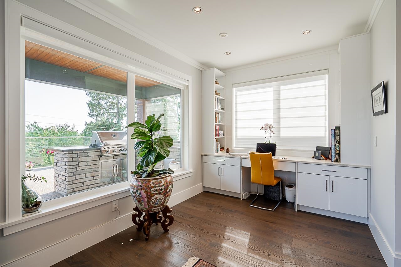 15999 COLUMBIA AVENUE, White Rock, British Columbia, 4 Bedrooms Bedrooms, ,6 BathroomsBathrooms,Residential Detached,For Sale,R2803832