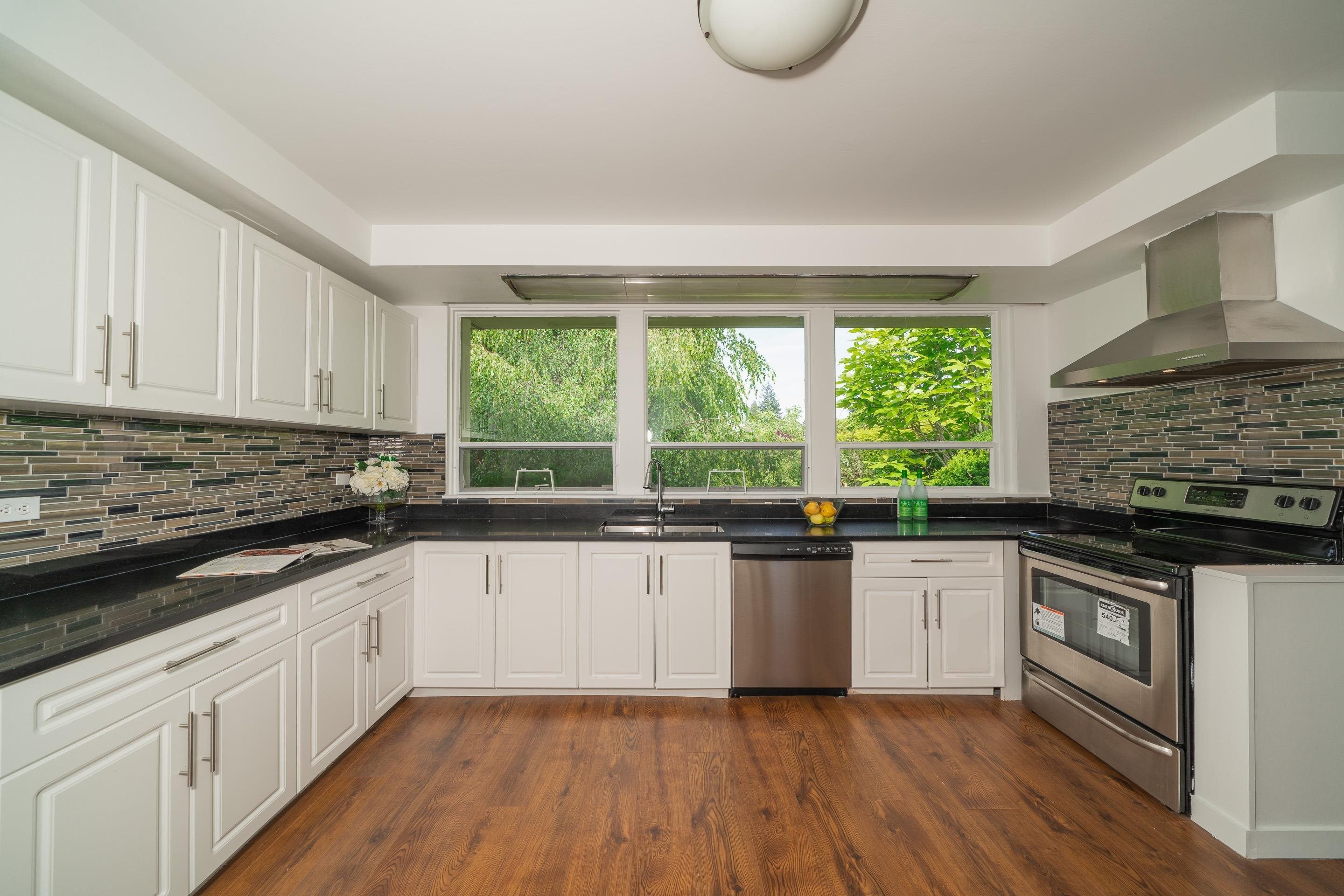 5915 NEWTON WYND, Vancouver, BC V6T 1H8