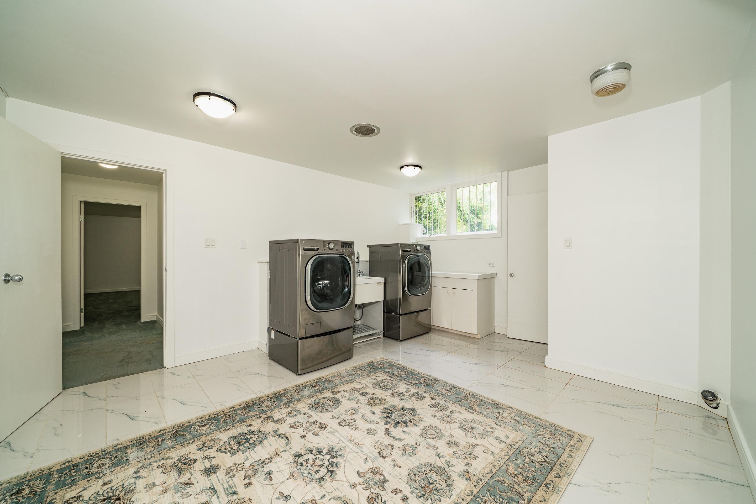 5915 NEWTON WYND, Vancouver, BC V6T 1H8