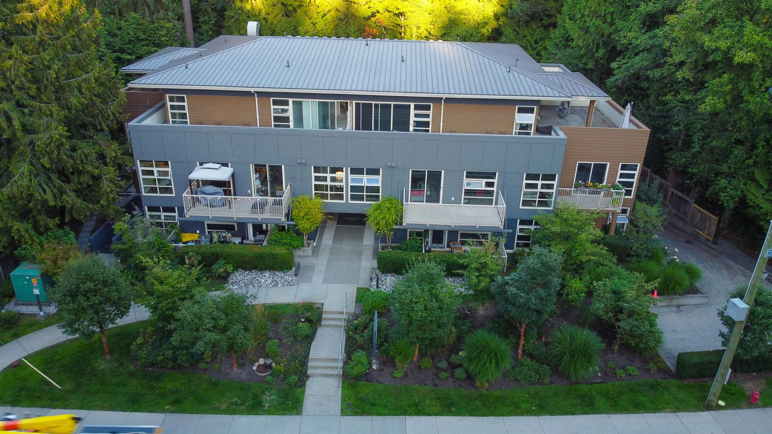206 2832 CAPILANO ROAD